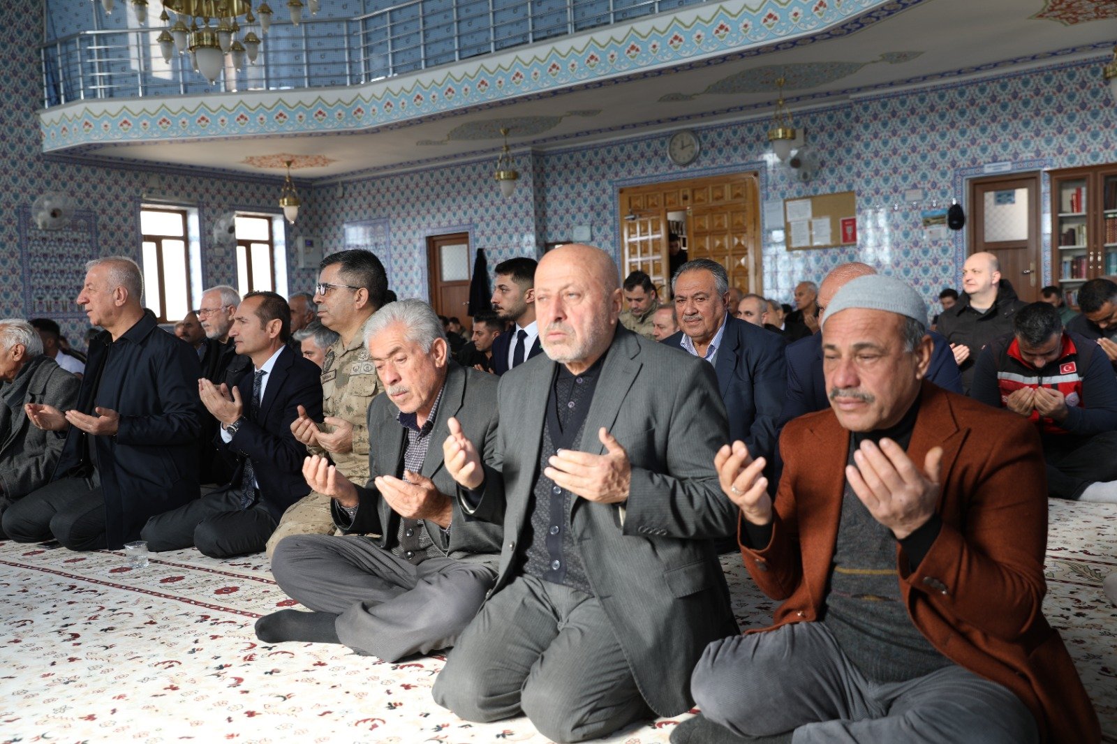 Gazi Ferdi Özkoçoğlu konuşma yaparken