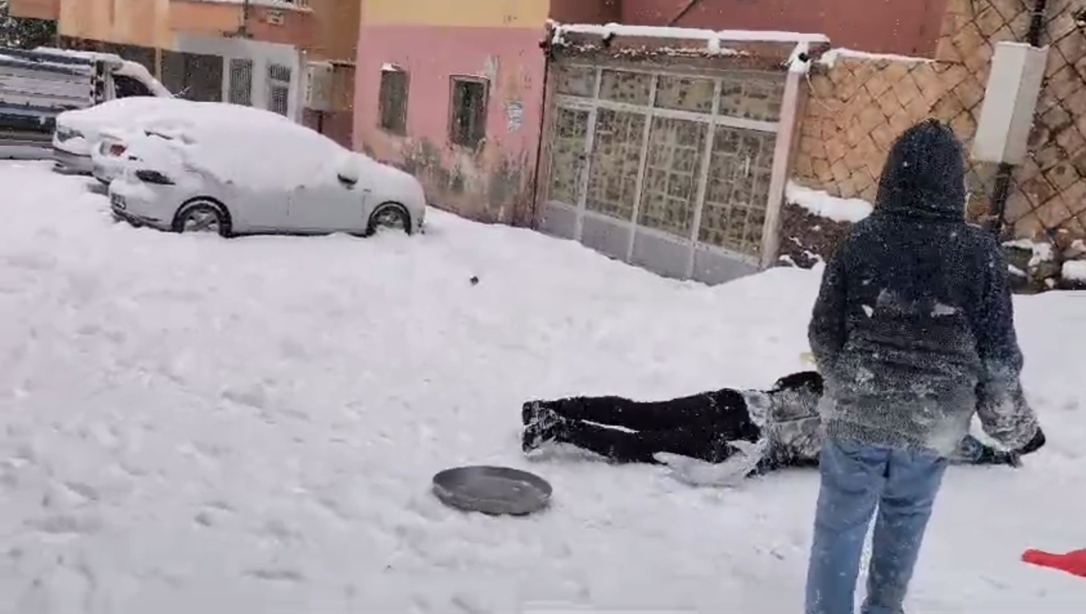 Doğu Anadolu çocuklar kar keyfi