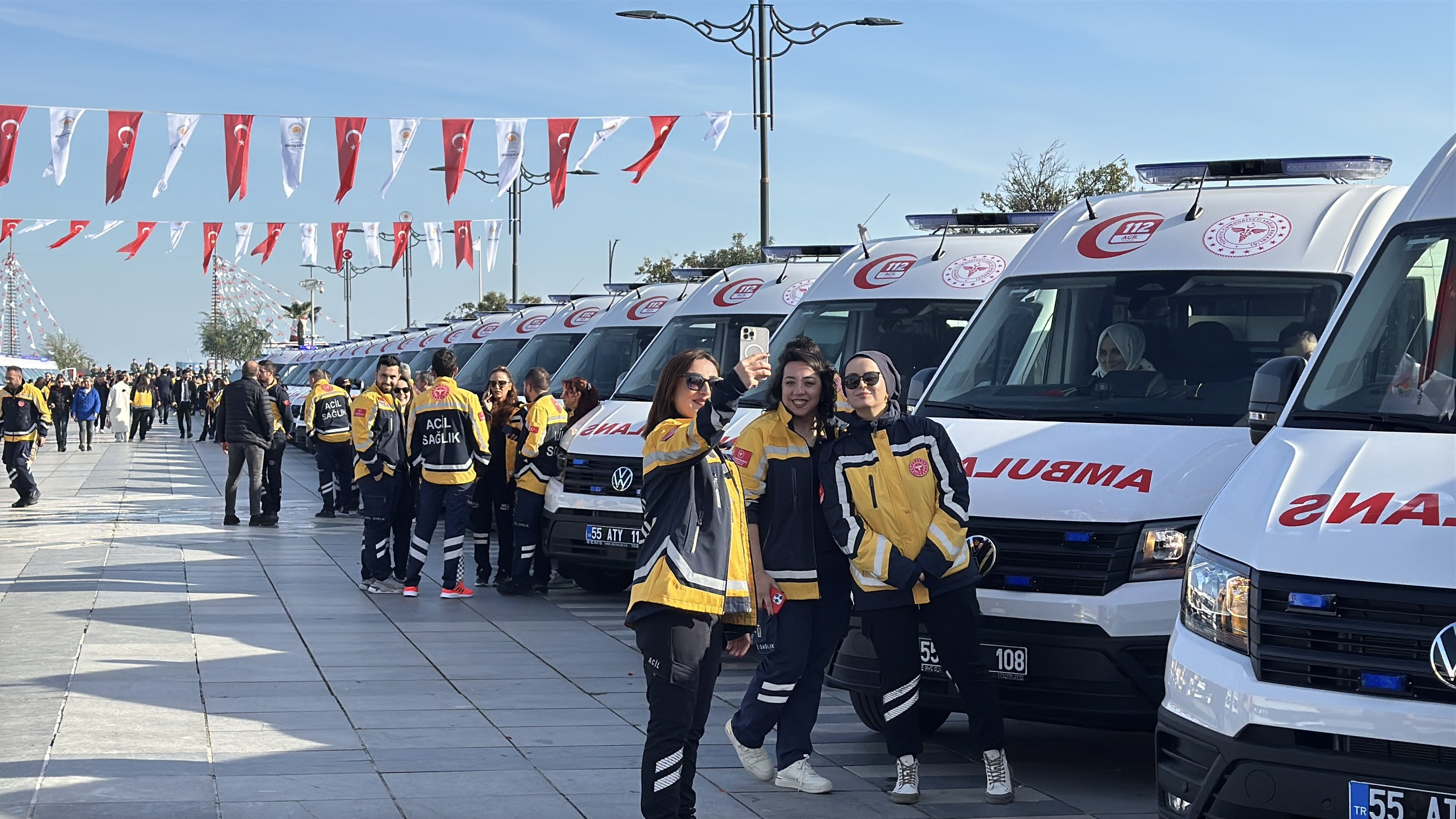 Sağlık Bakanı Kemal Memişoğlu ambulans teslim töreninde konuşuyor