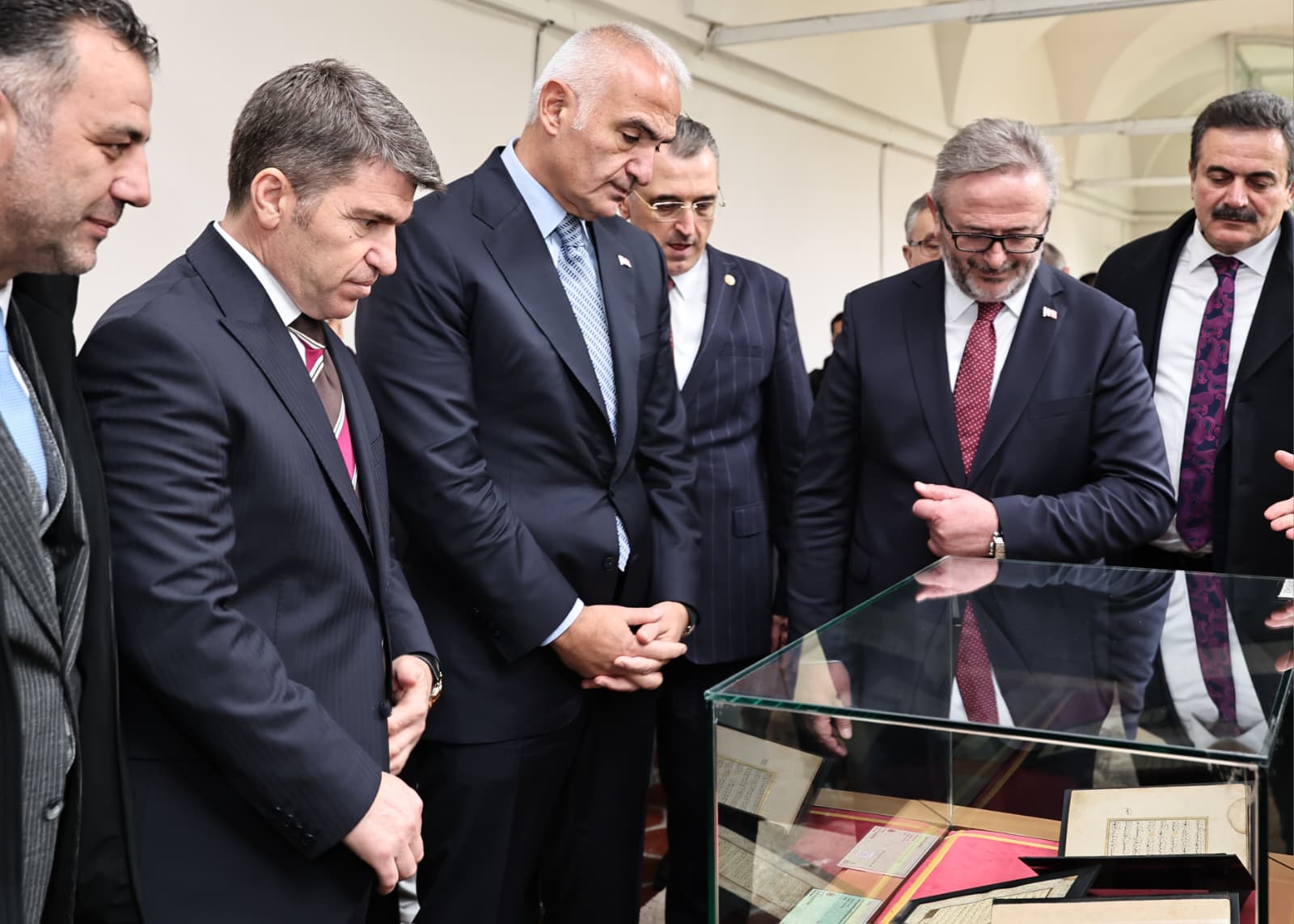 Şeyh Hamdullah Sergisi ziyaretçileri