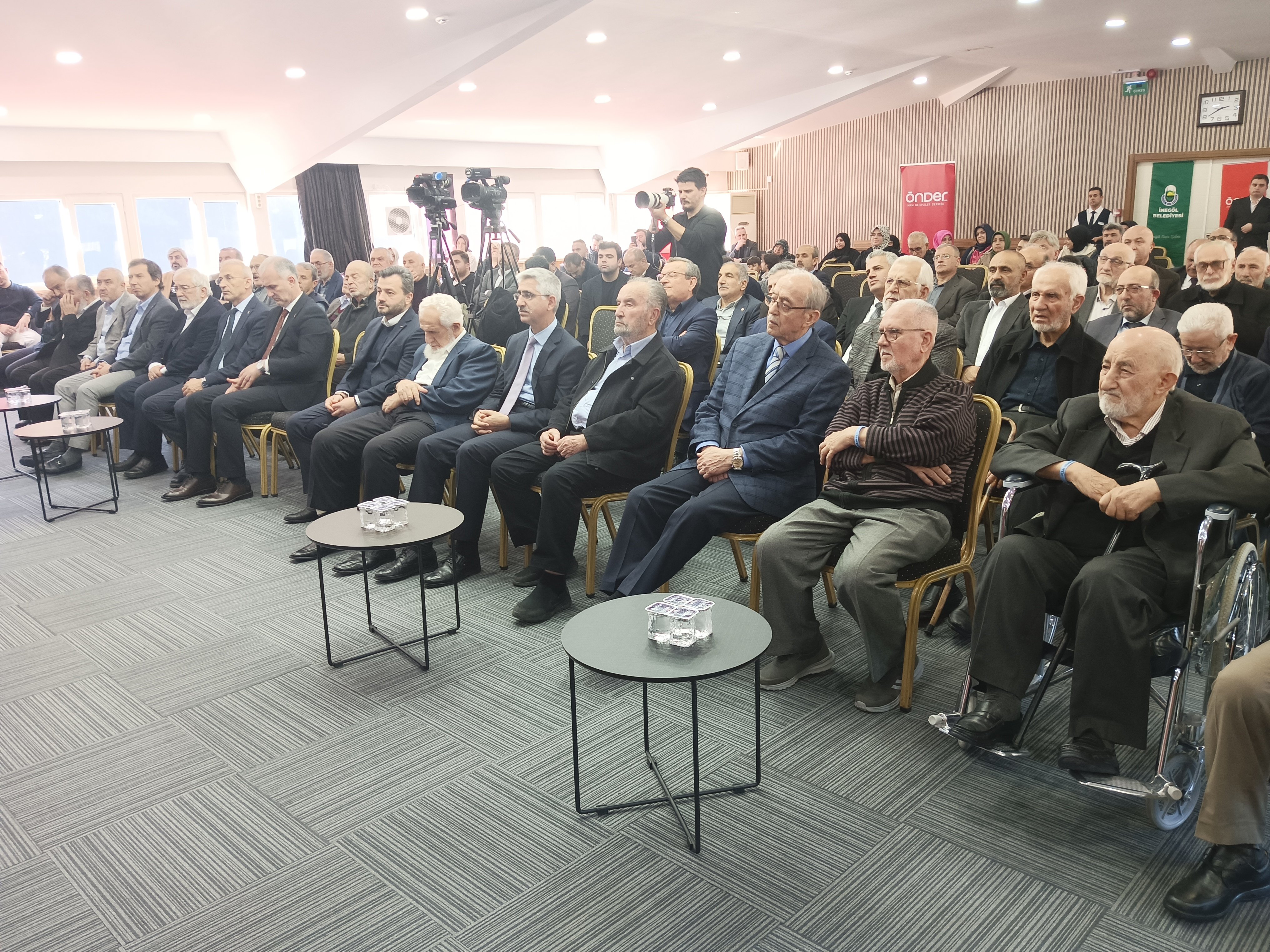 Ömer İleri Konuşma Yapıyor