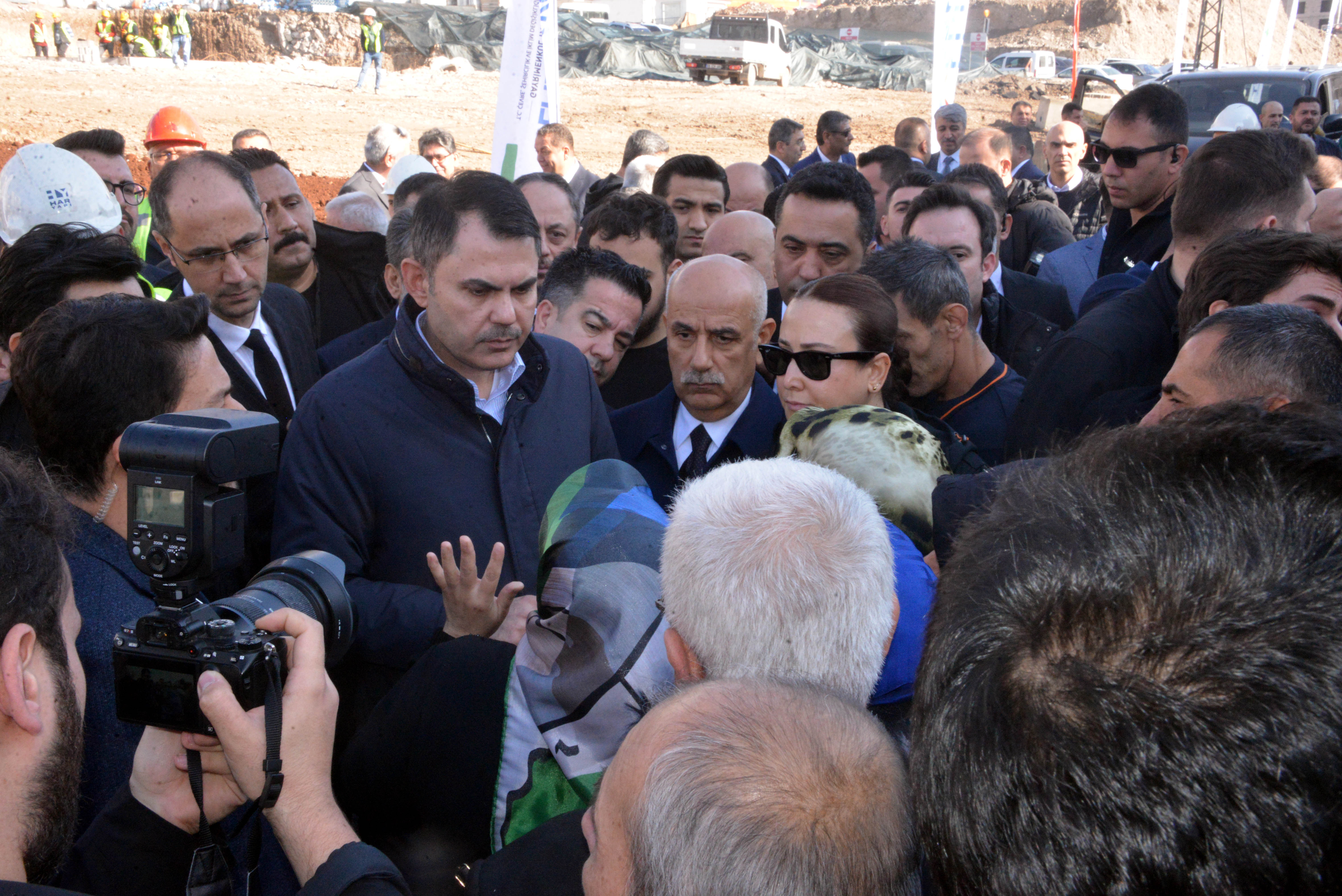 Bakan Kurum basın toplantısında konuşuyor