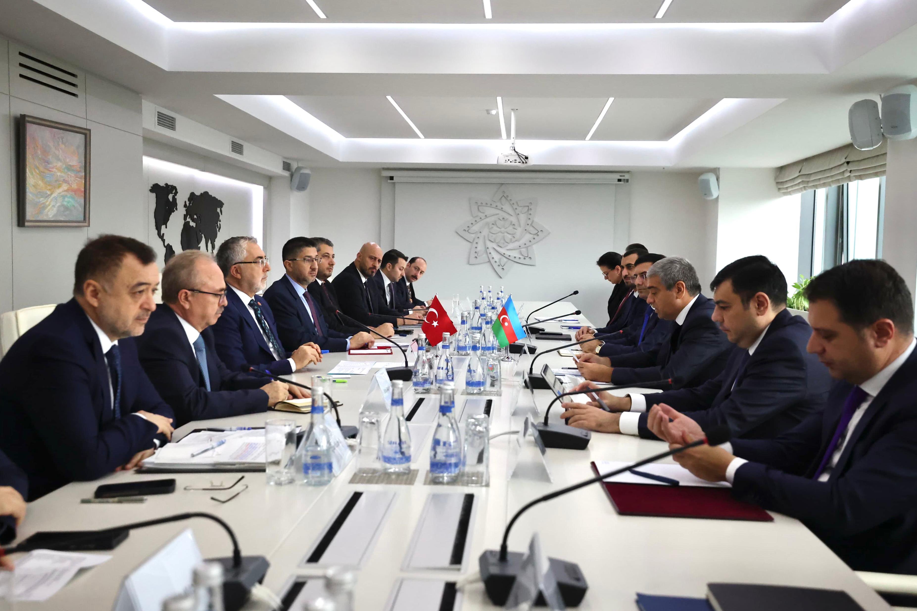 Bakan Vedat Işıkhan Azerbaycanlı Mevkidaşı Anar Aliyev ile Görüşme