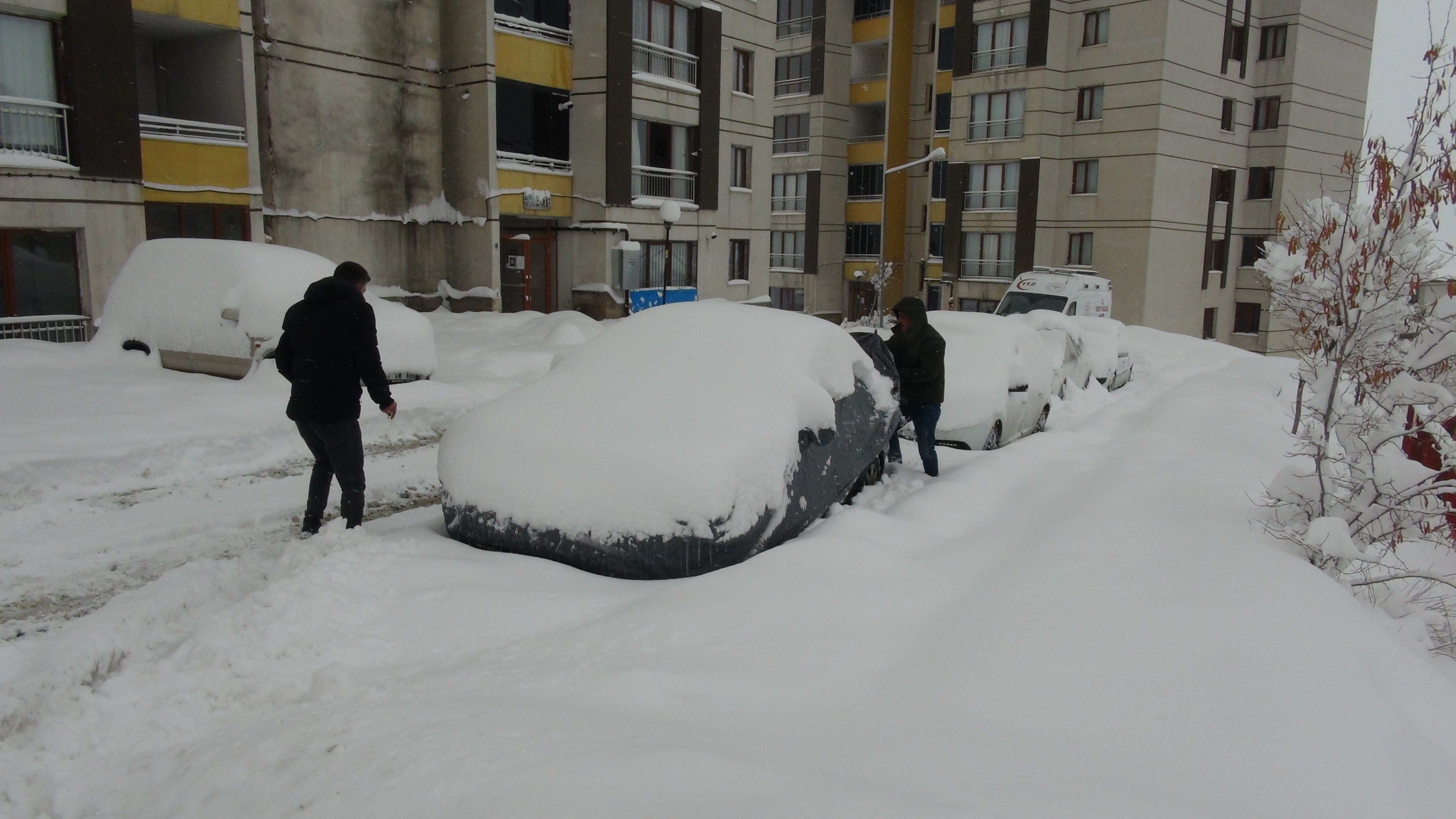 Hakkari köy yolu kar