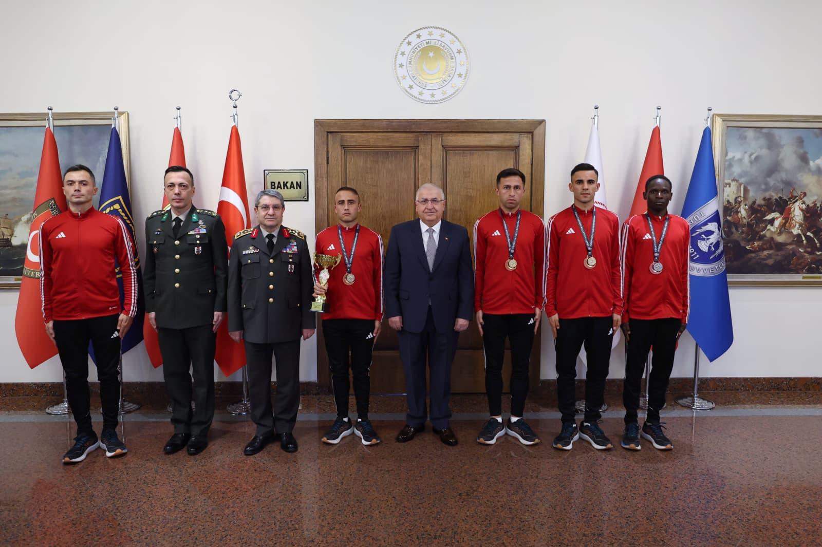 TSK Spor Gücü Kır Koşusu Takımı Bakan Güler ile