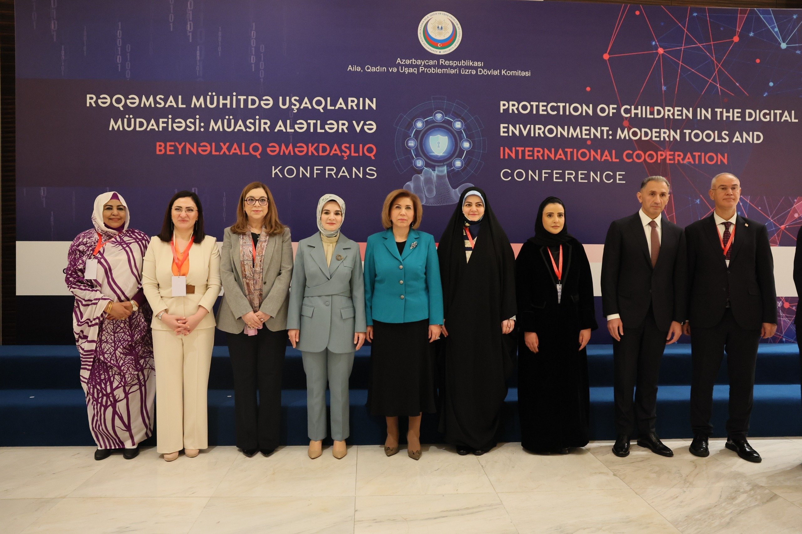 Bakan Göktaş konferans katılımcılarıyla