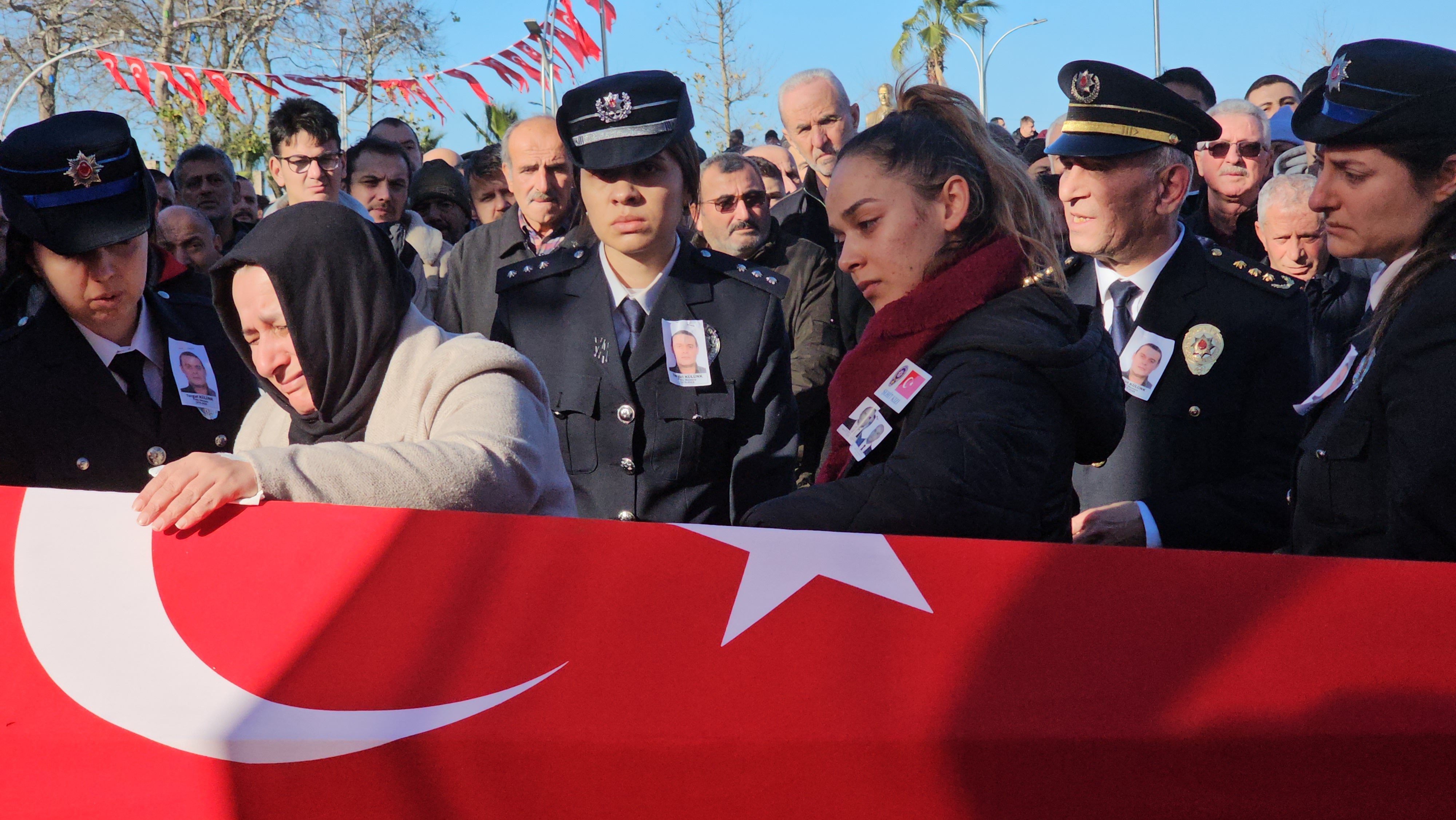 Şehit ailesi cenazede