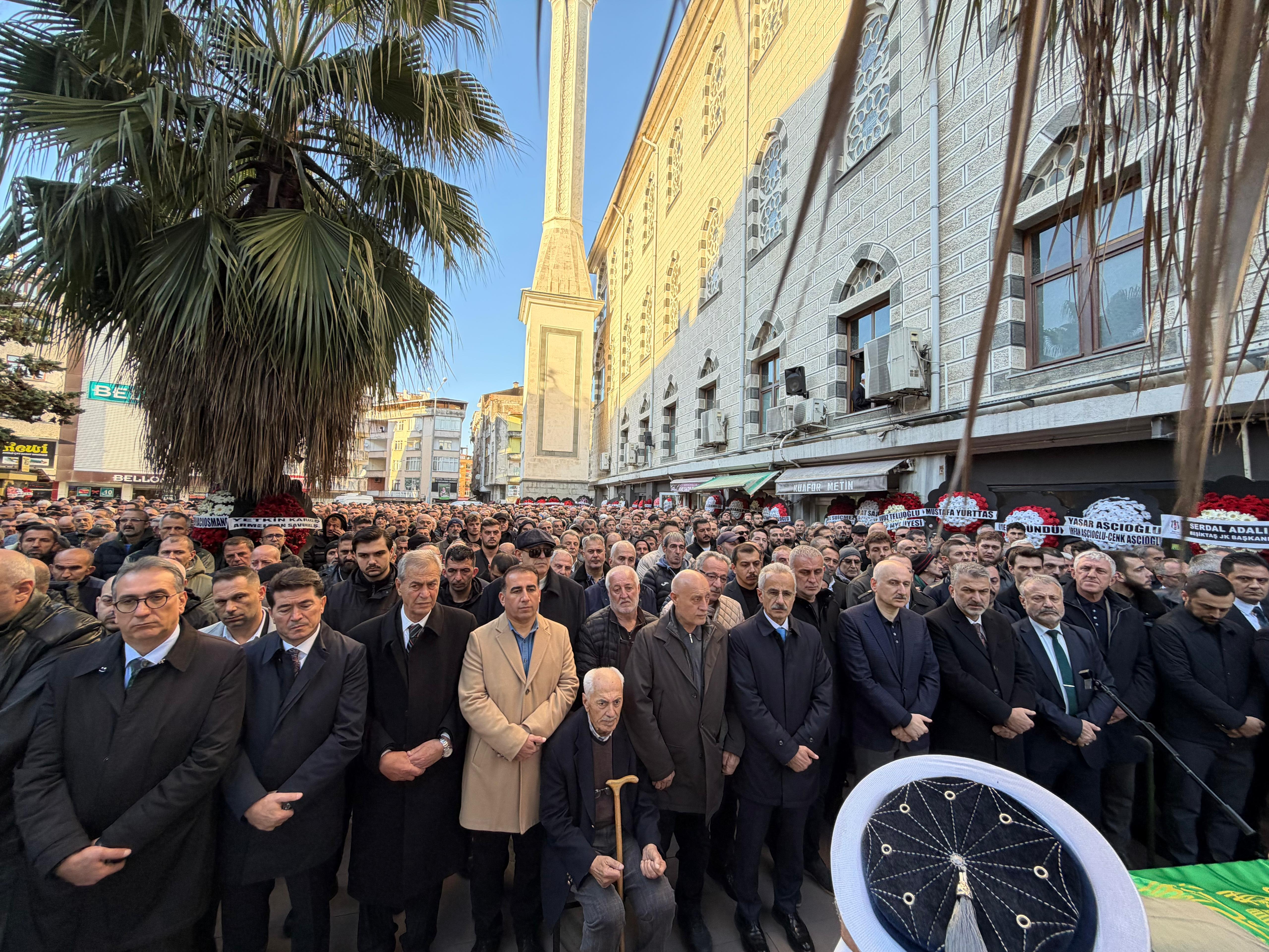 Bakan Abdulkadir Uraloğlu cenaze töreninde