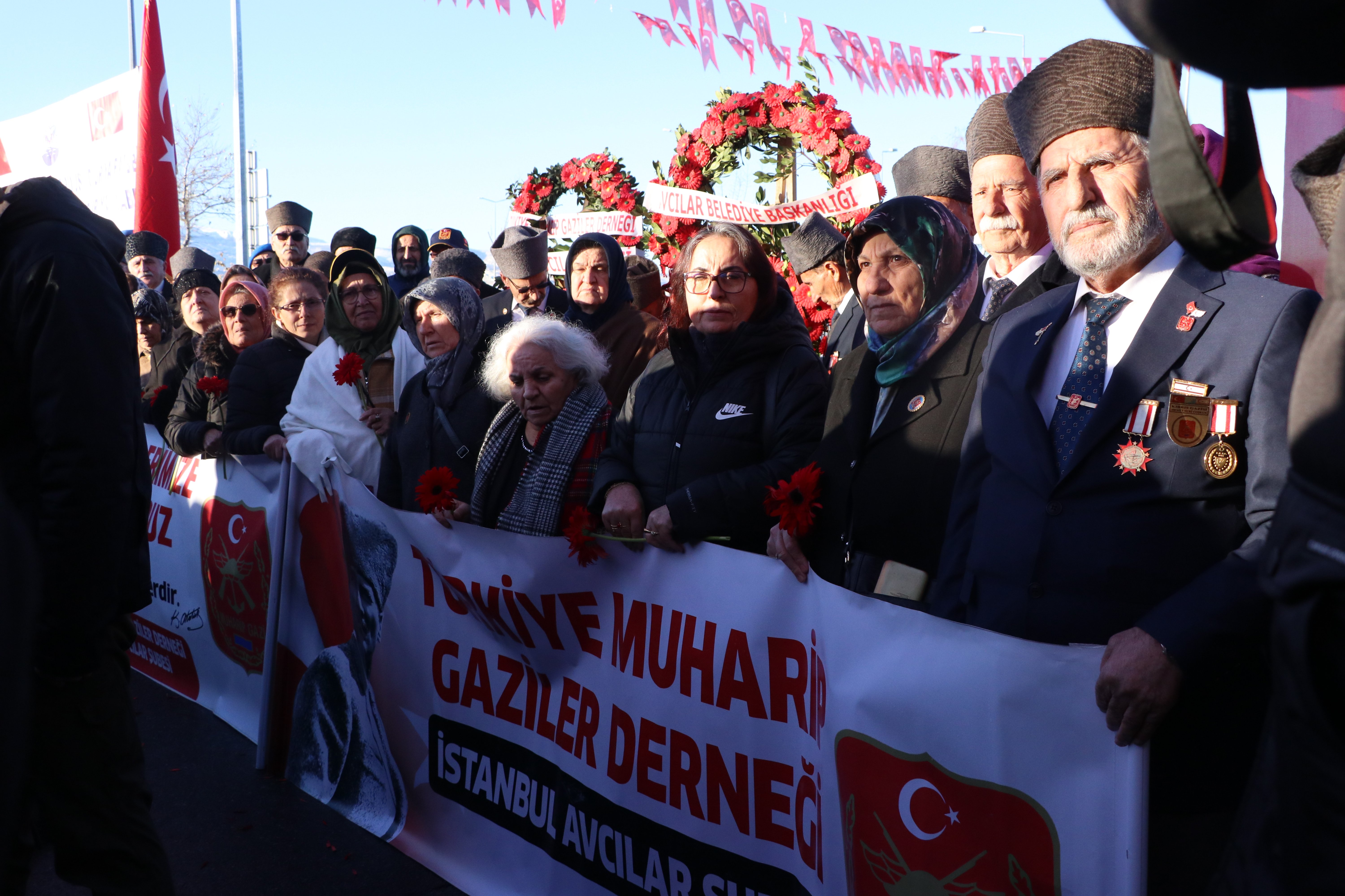 Kayseri şehit anma töreni saygı duruşu
