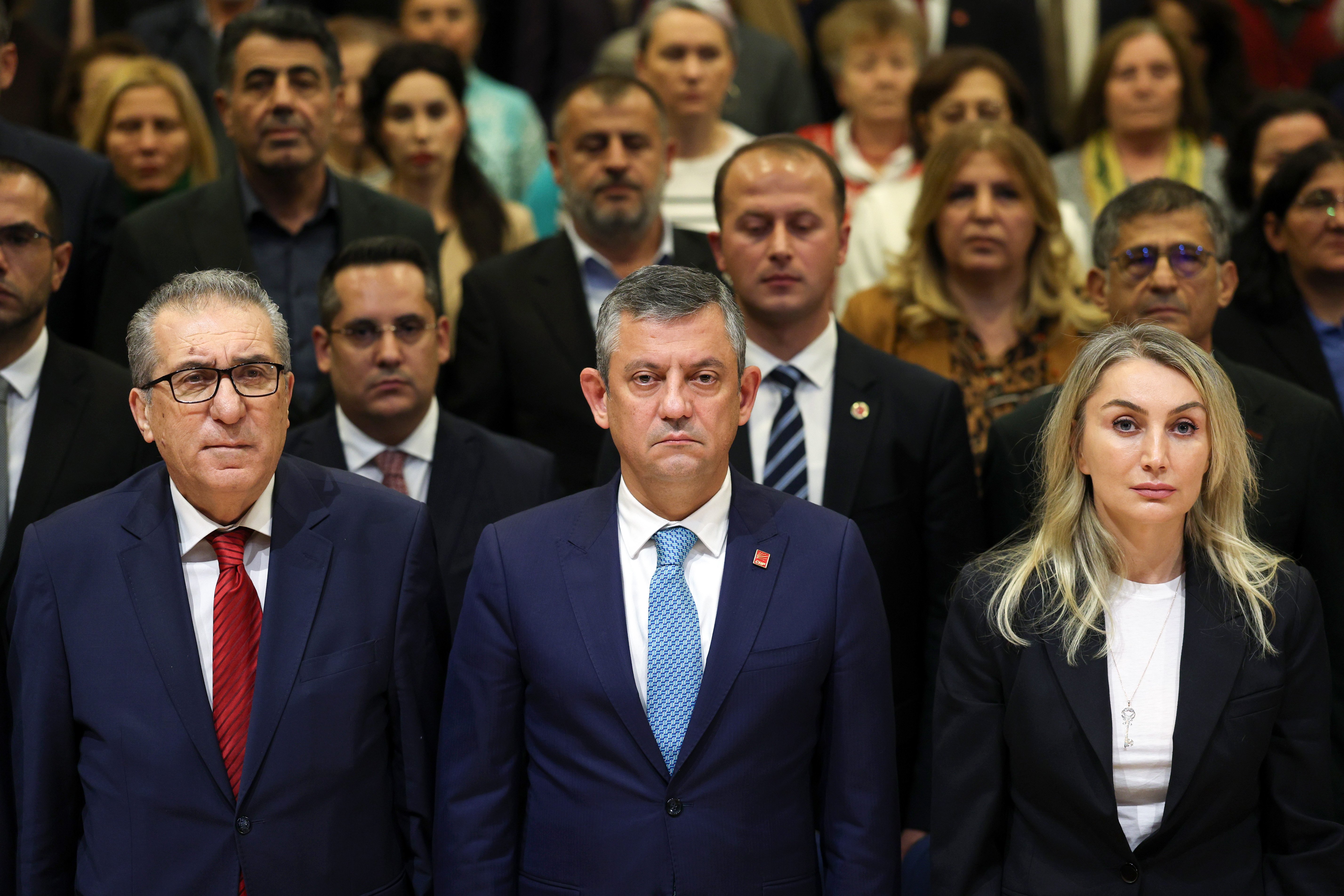 Özgür Özel konuşma yapıyor