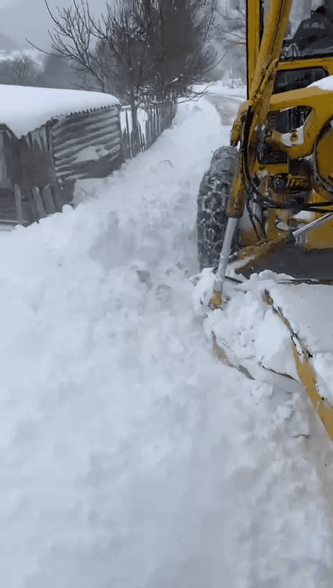 Bolu kar yağışı köy yolu kapalı