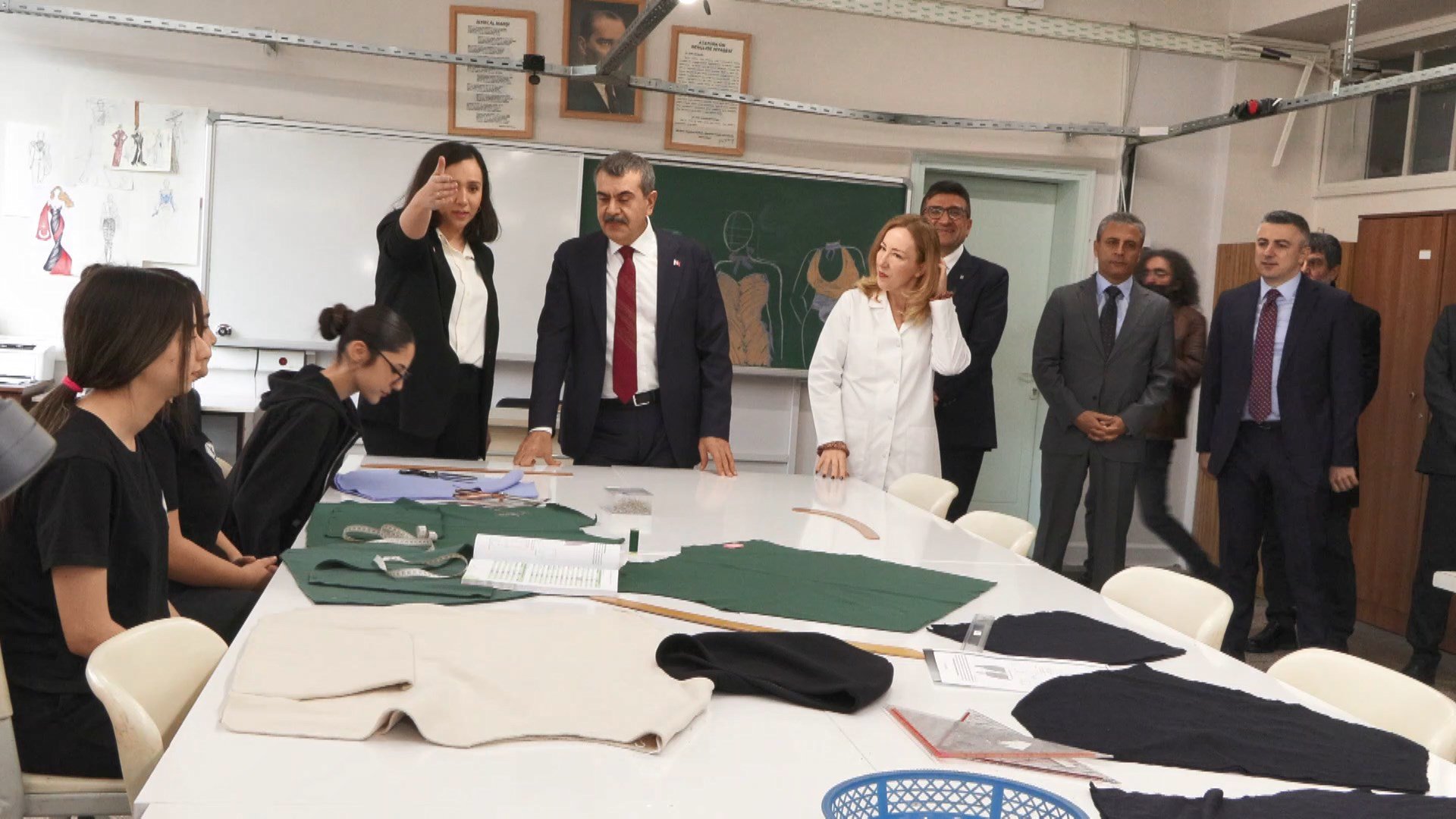 Bakan Tekin Okul Gezisi