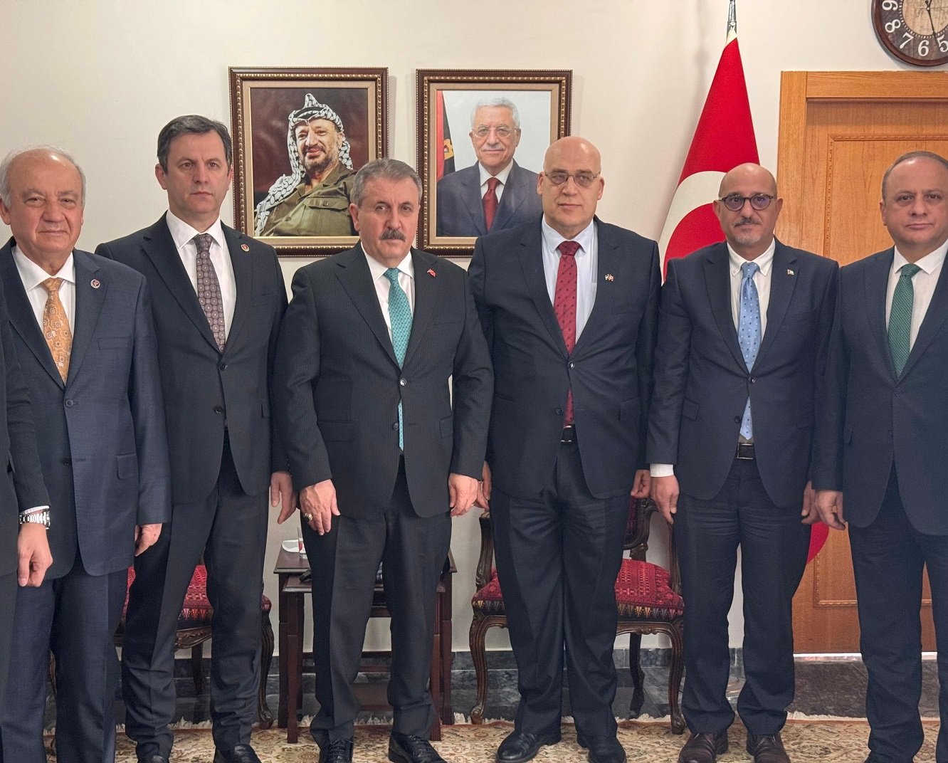 Mustafa Destici Filistin Büyükelçisi ile hediye takdiminde