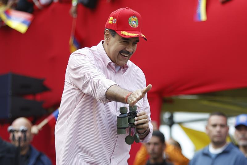 Nicolas Maduro sahne performansı