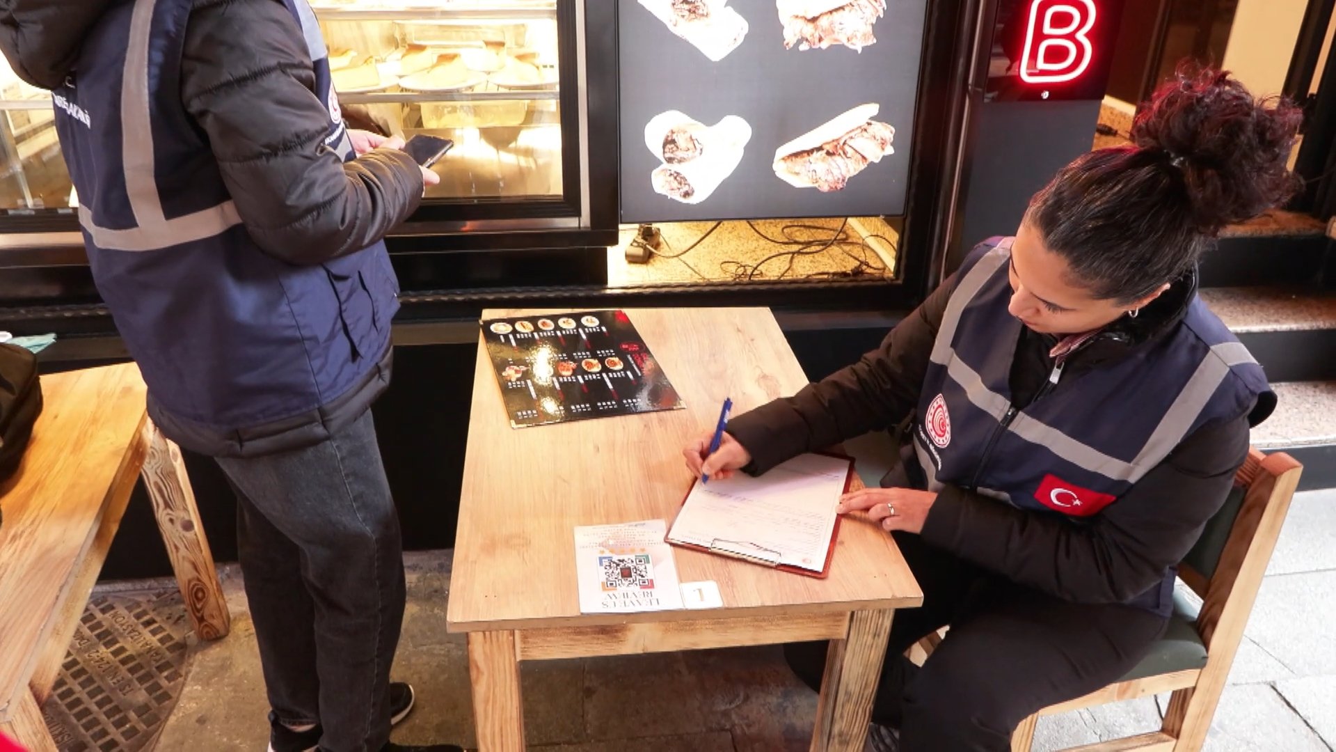 Restoran denetiminde fiyat listesi kontrolü