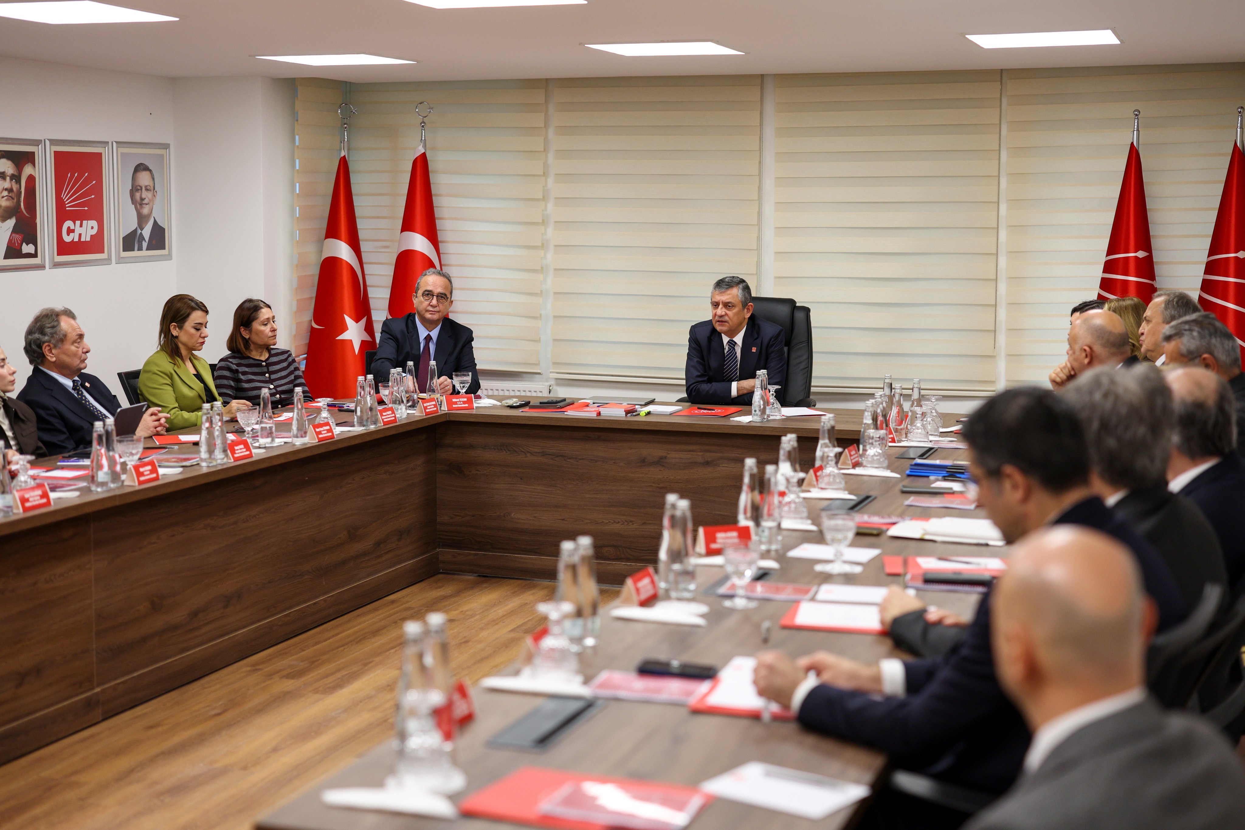 Özgür Özel konuşma yapıyor