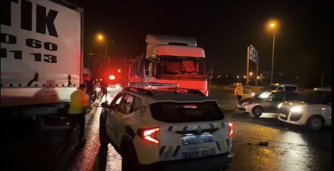 Kaçak göçmenler TIR gizli bölme