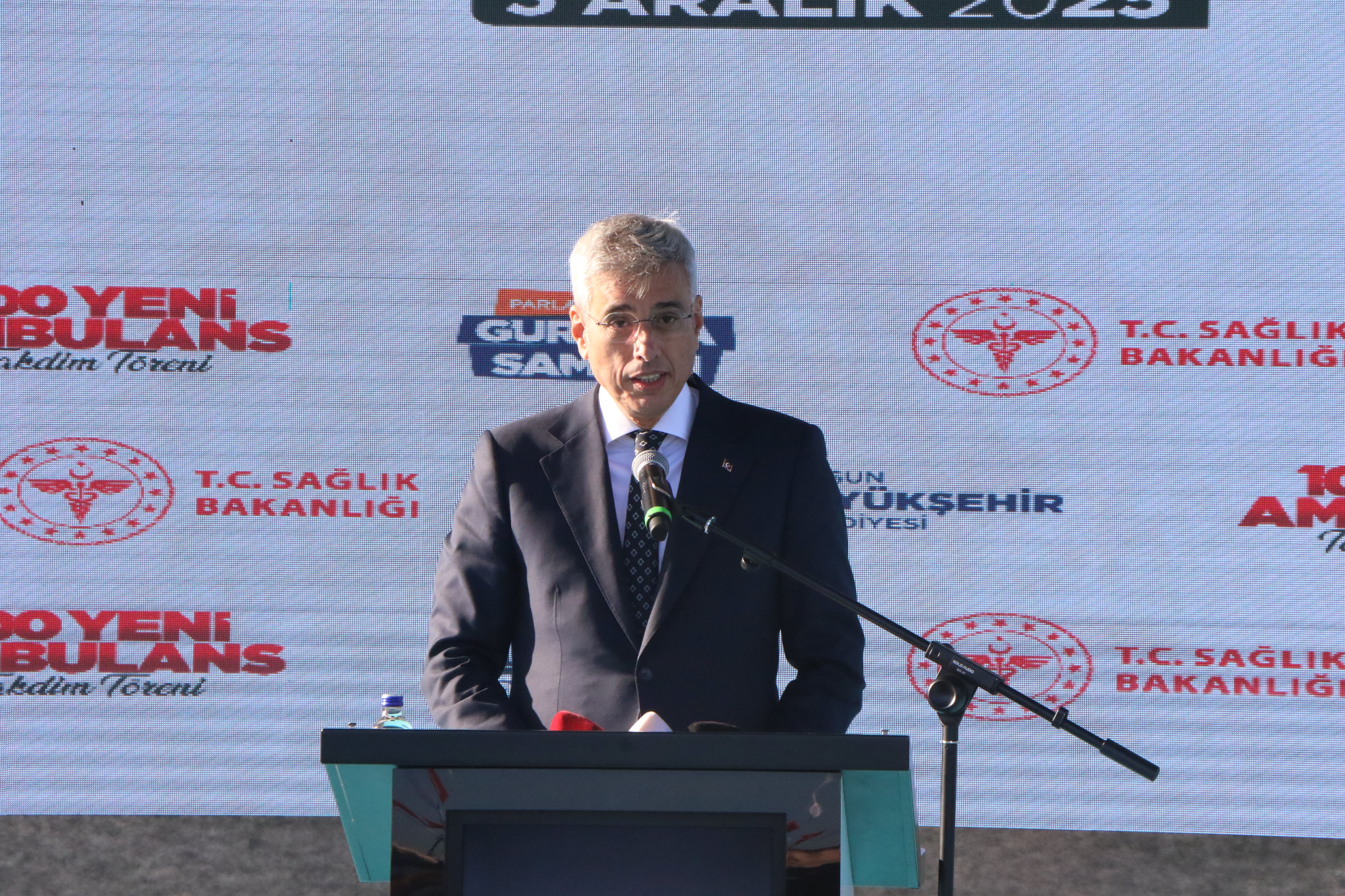 Sağlık Bakanı Kemal Memişoğlu törende konuşma yaparken