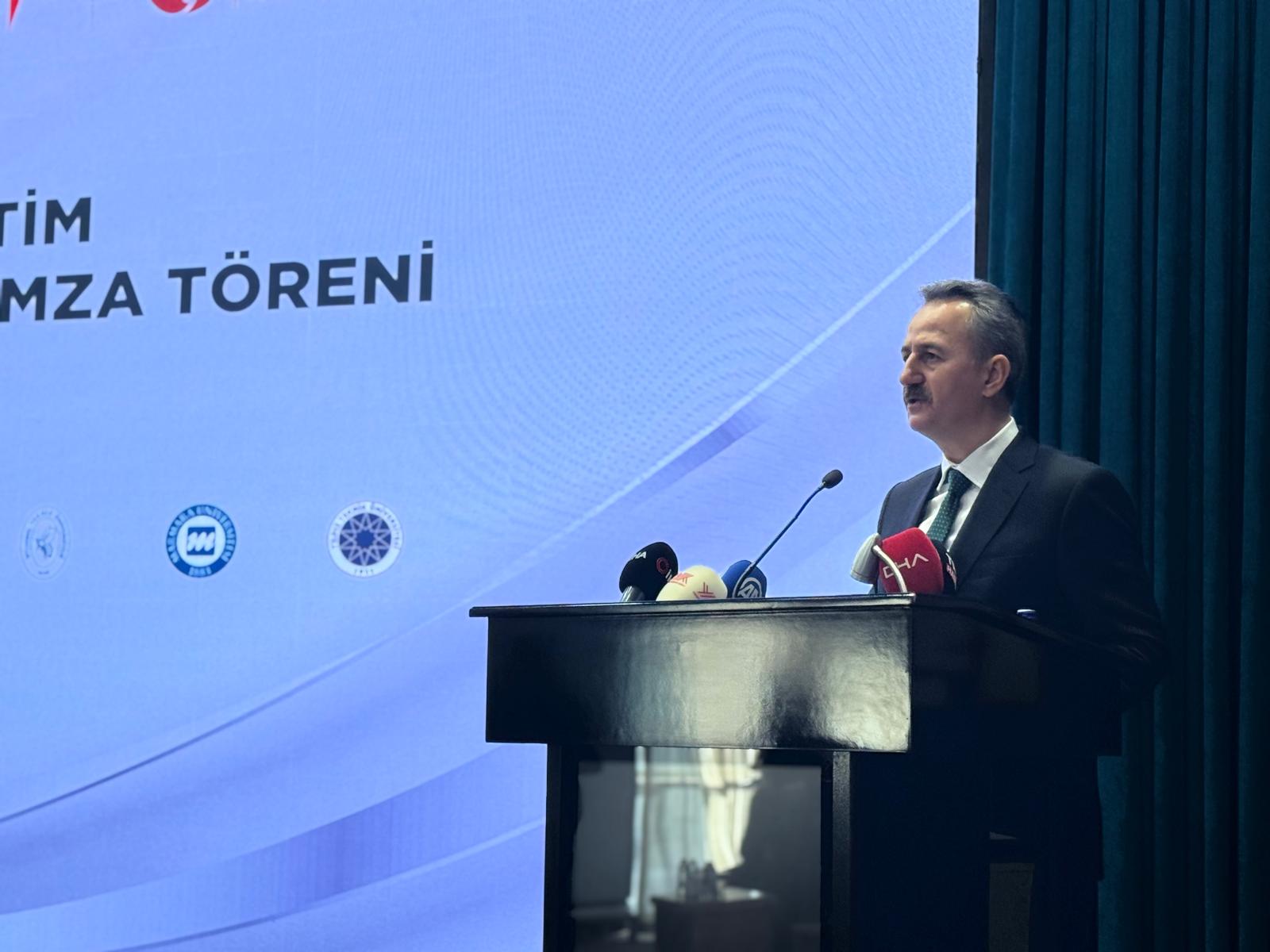 TUSAŞ Genel Müdürü Mehmet Demiroğlu konuşma yapıyor