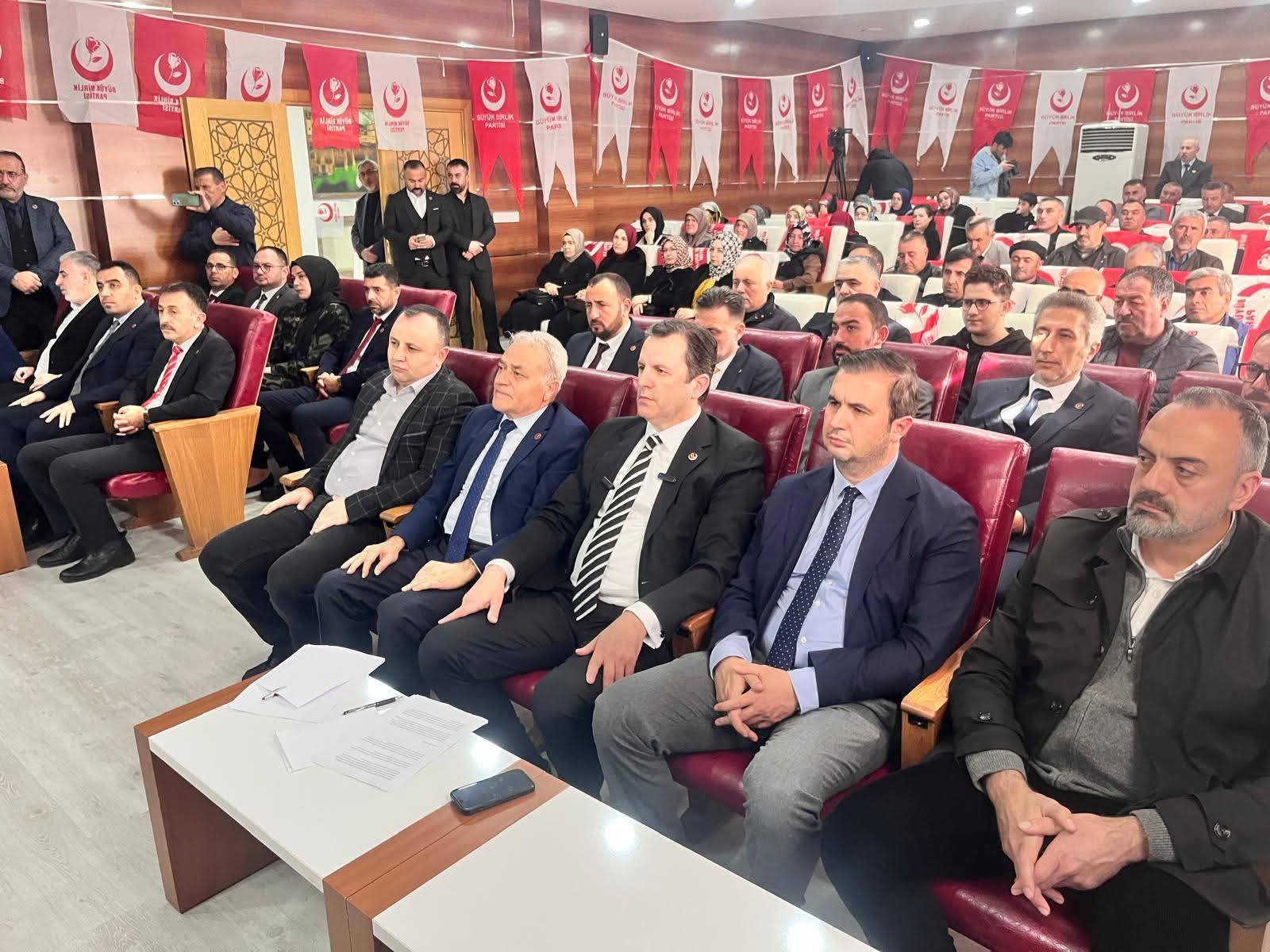 BBP Amasya İl Kongresi katılımcıları