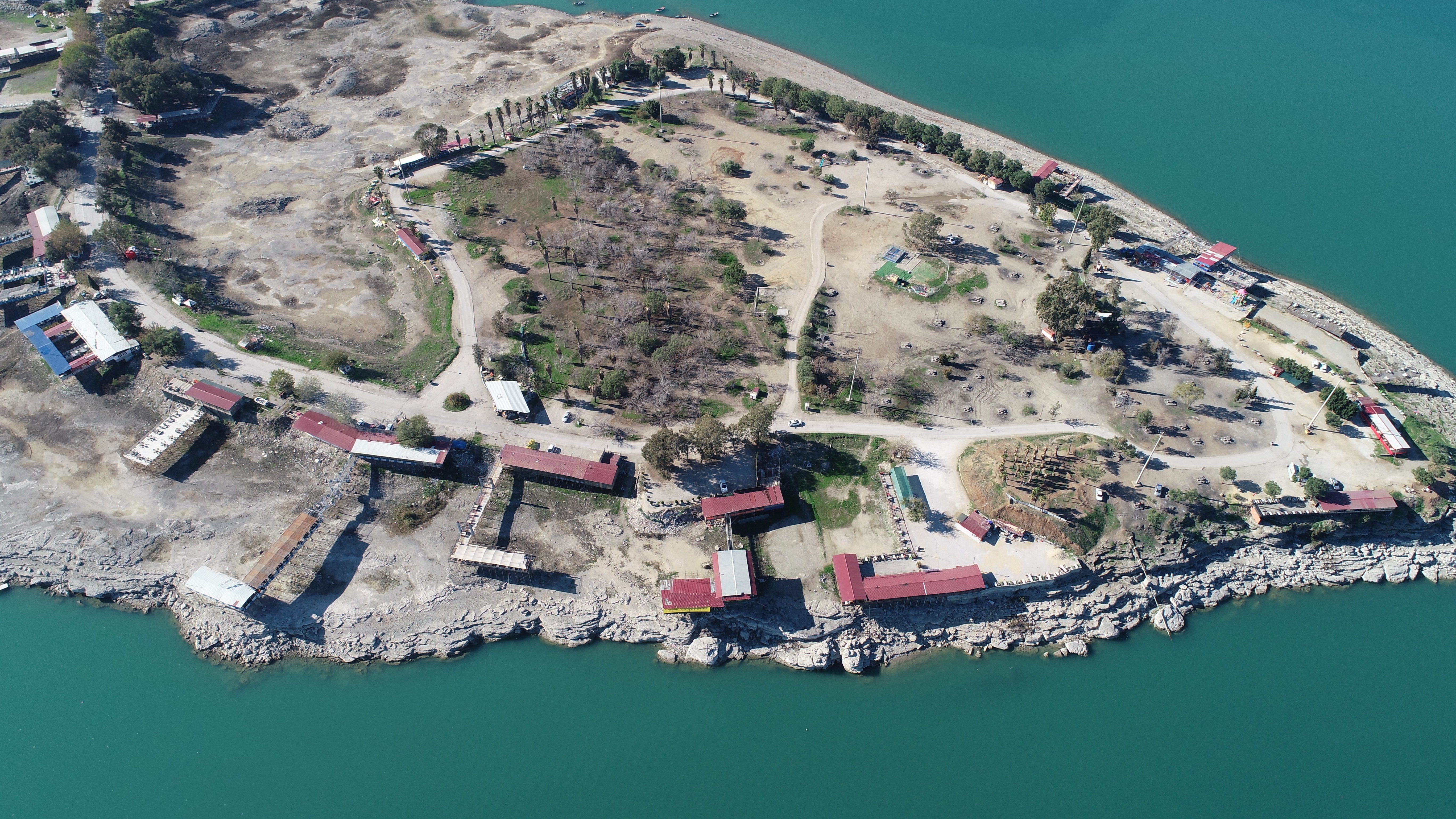 Adana Amerikan Adası kaçak yapılar yıkım kararı