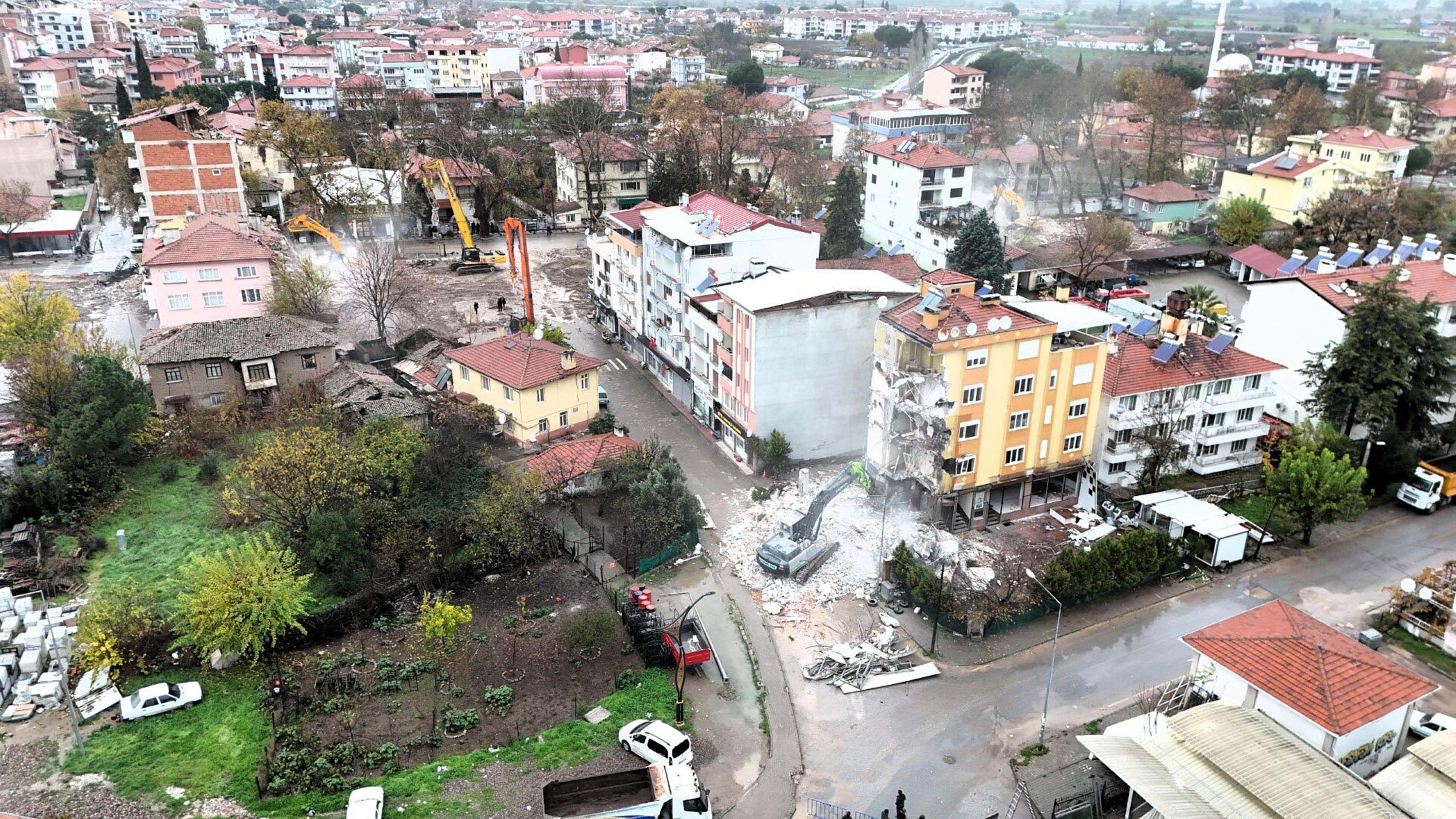 Sındırgı deprem hasarlı bina
