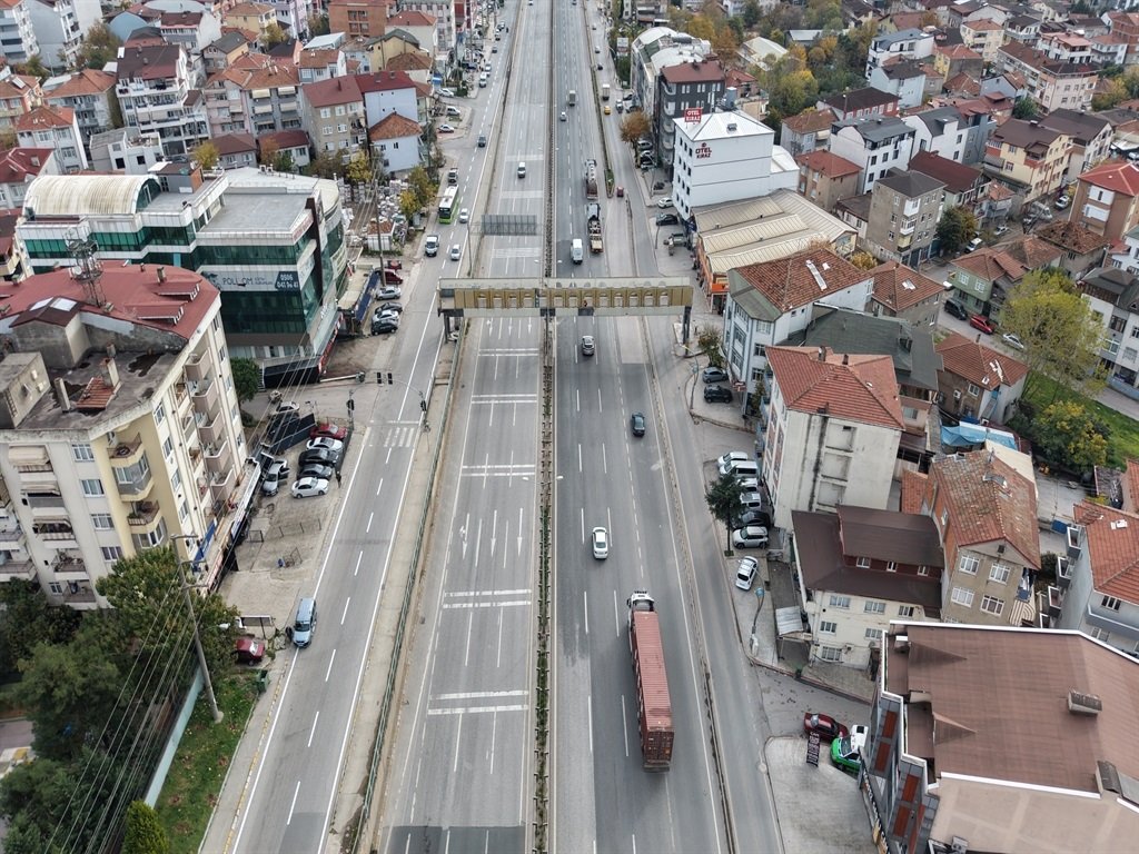 Körfez üst geçit yaya kullanımı