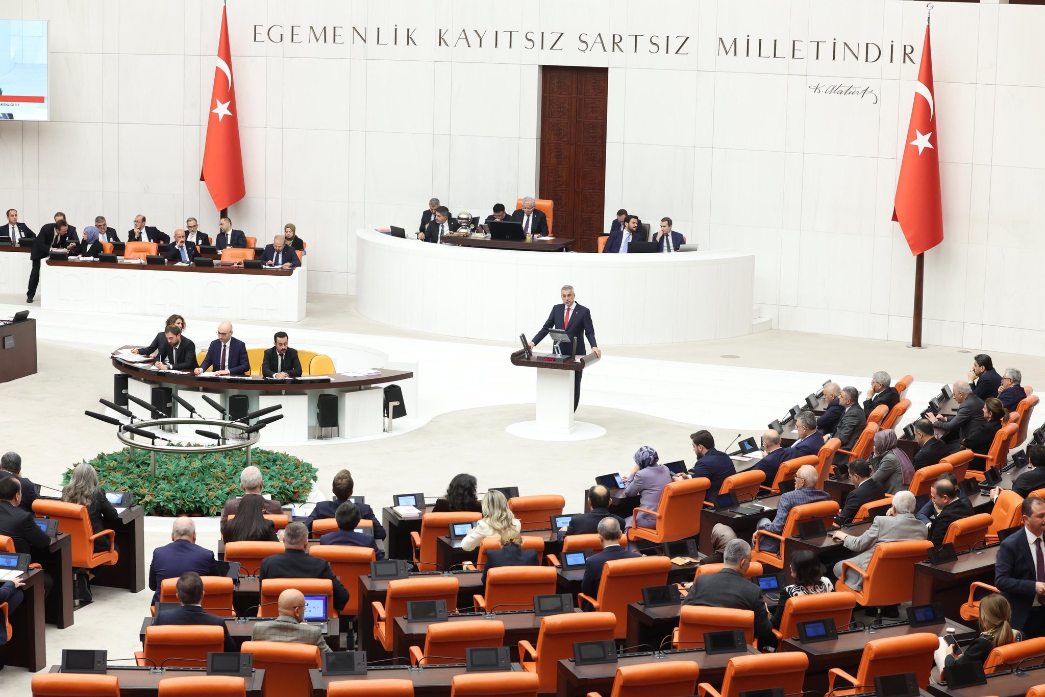 Sağlık Bakanı Kemal Memişoğlu bütçe sunumu yaparken