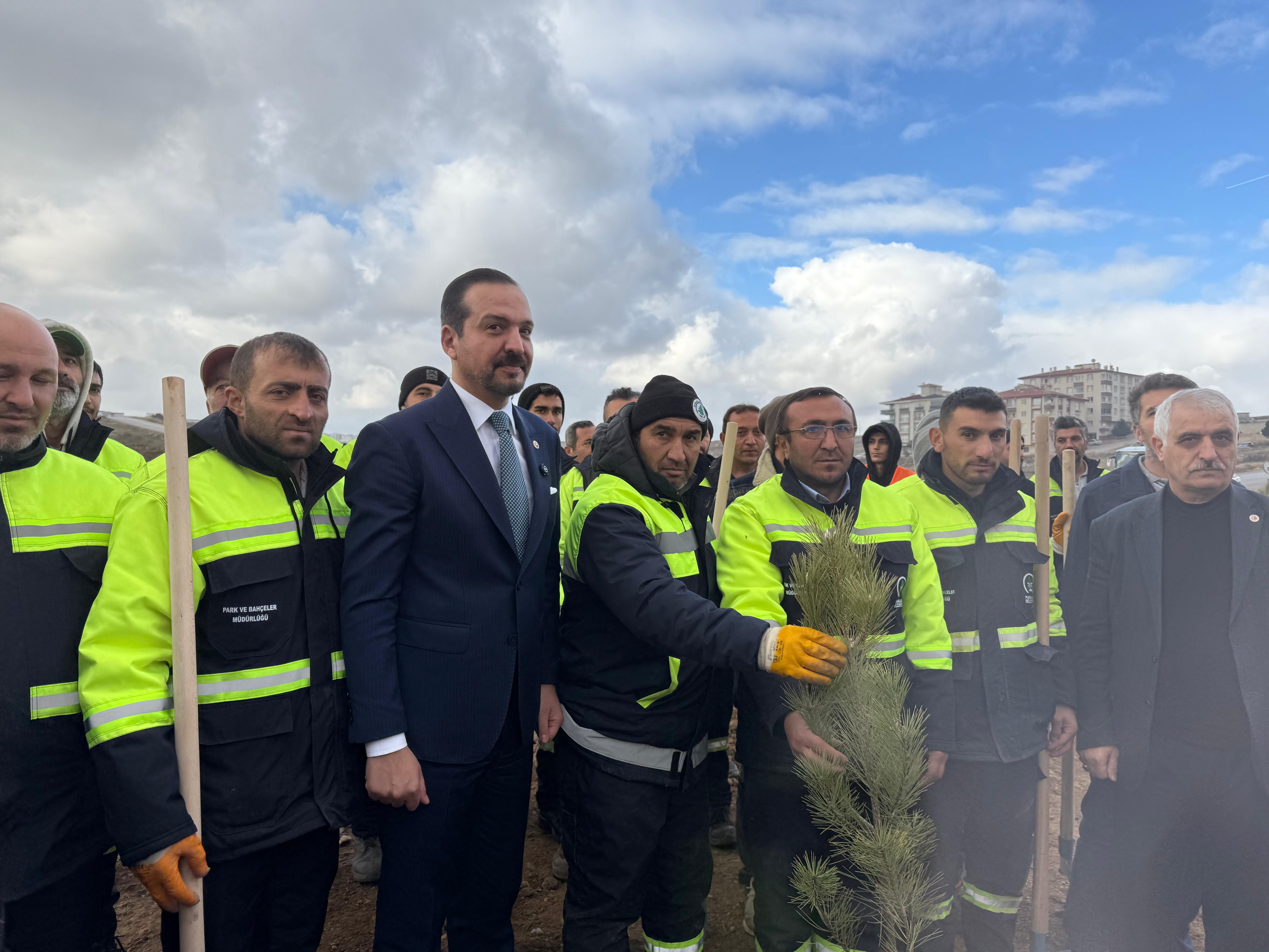 Türk Dünyası Hatıra Ormanı fidan dikimi