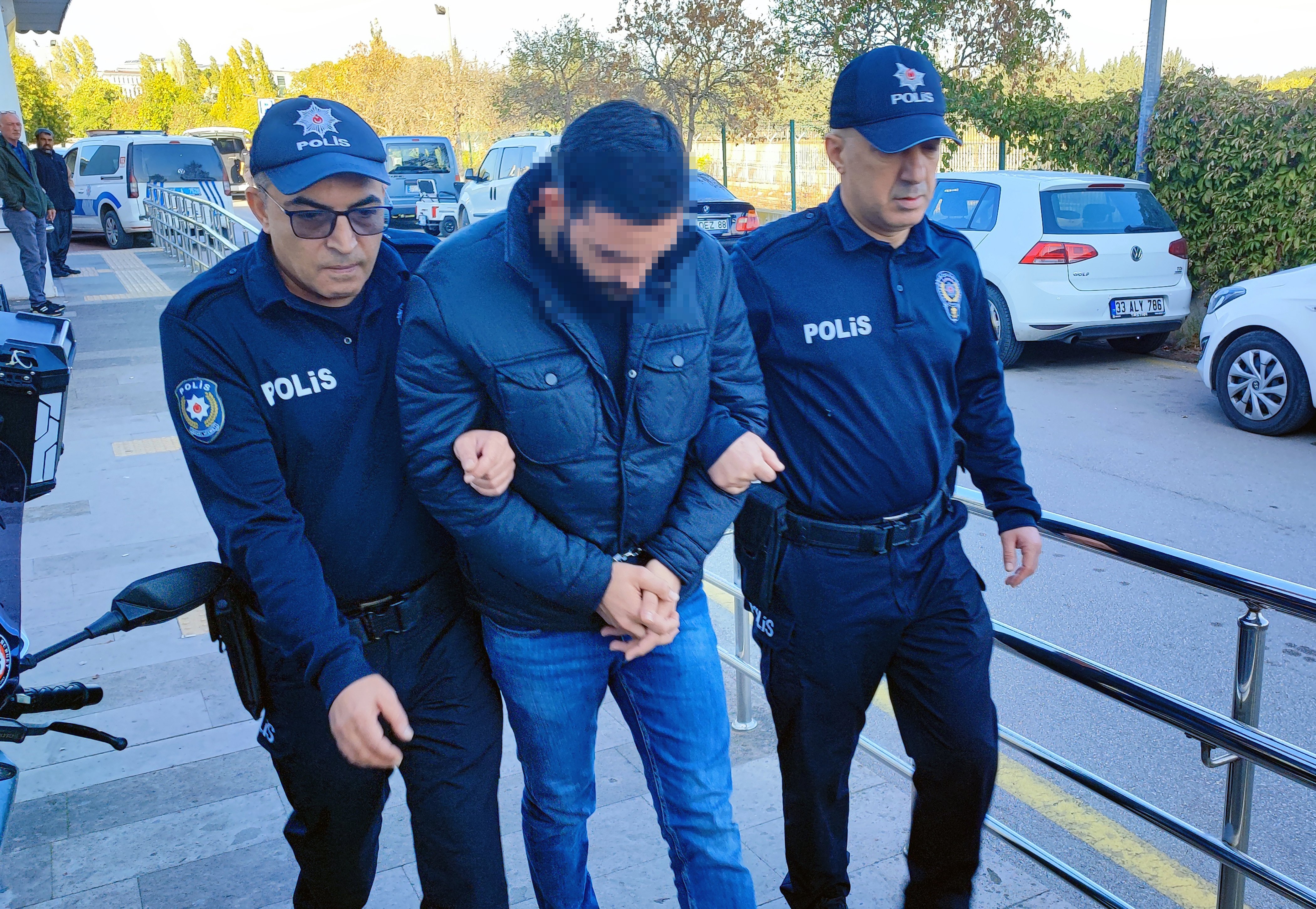 Adliye önü bisikletliler