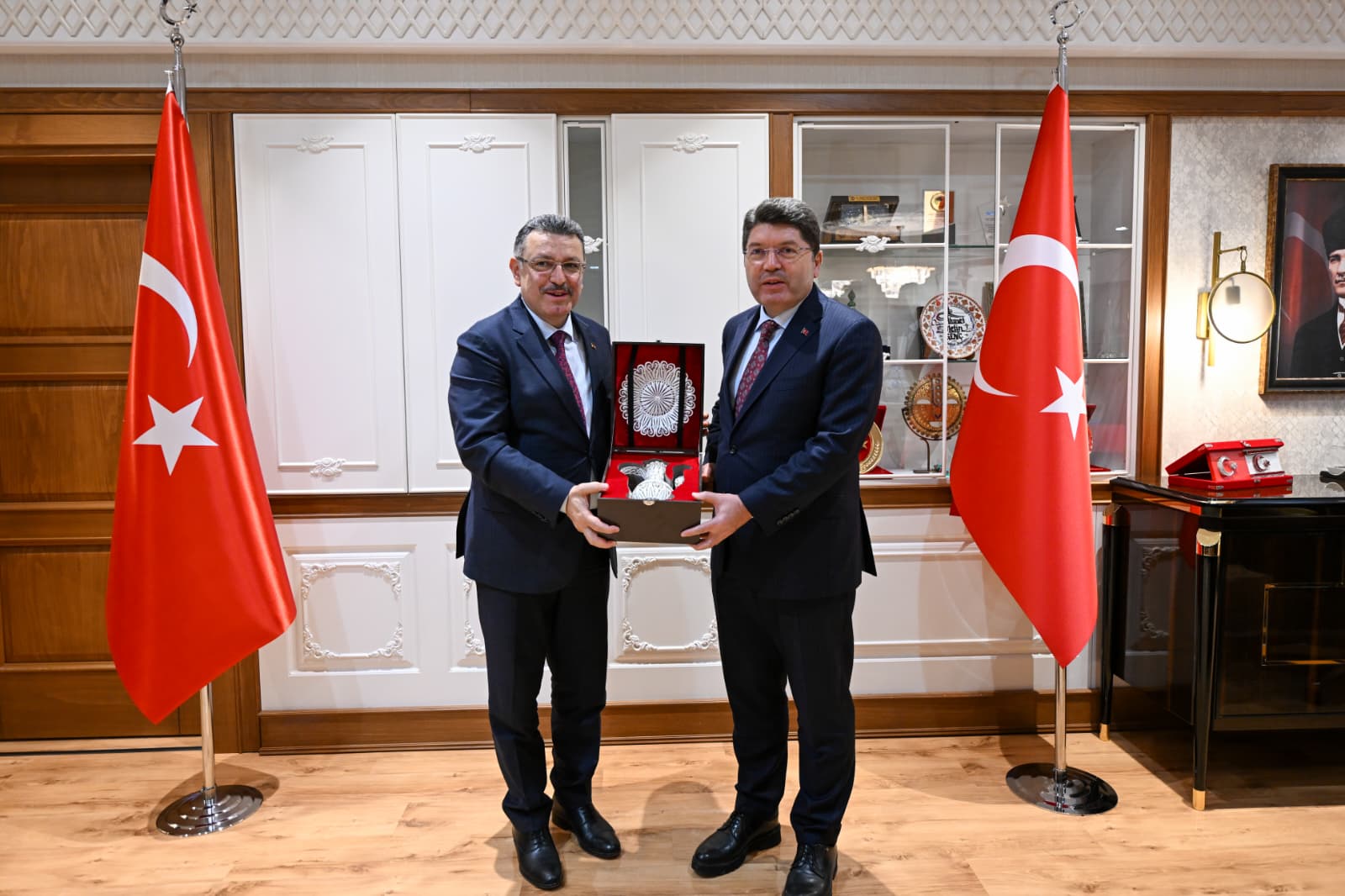 Adalet Bakanı Yılmaz Tunç ve beraberindeki heyet