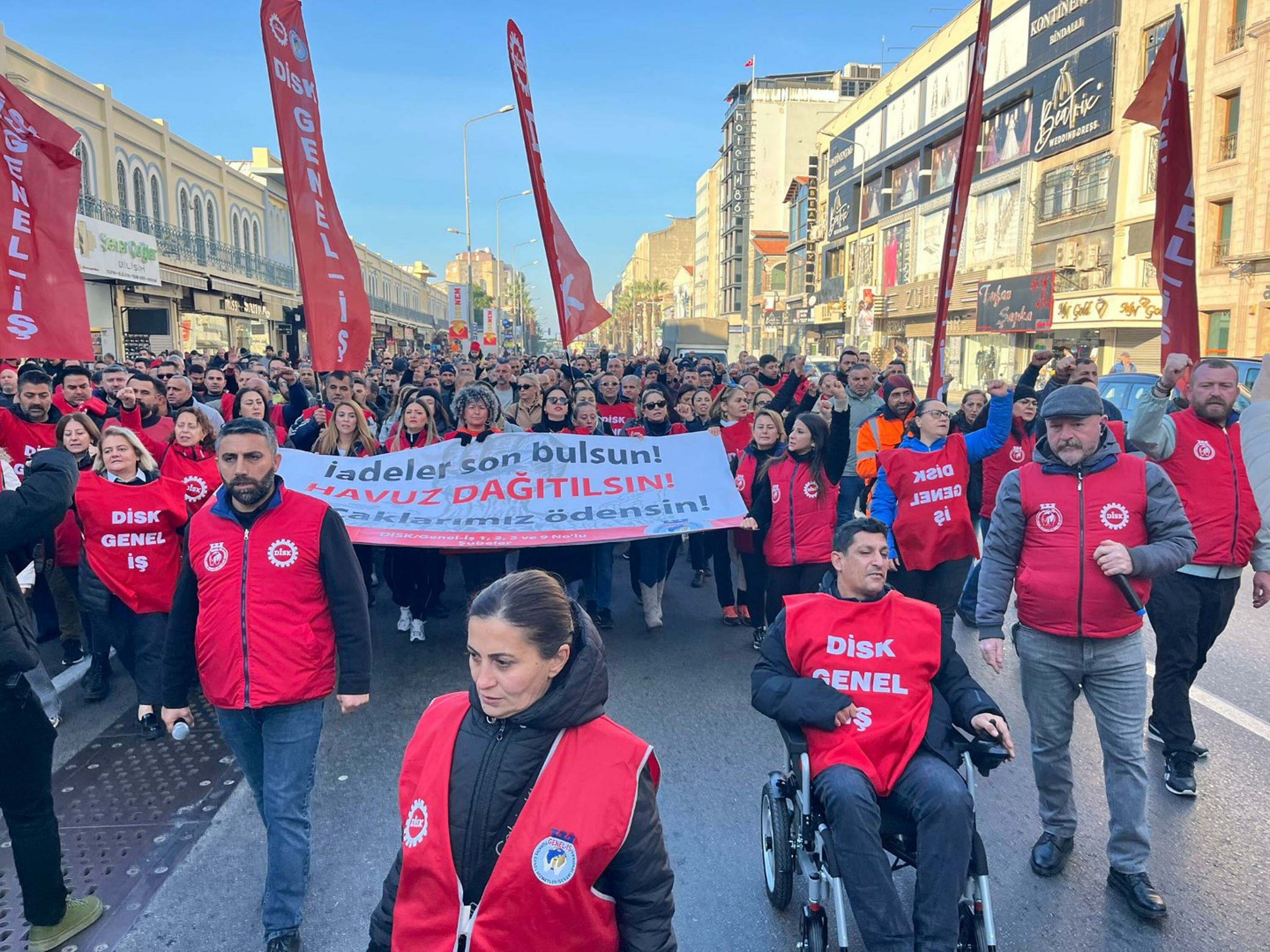 DİSK Genel-İş işçileri yürüyüşte