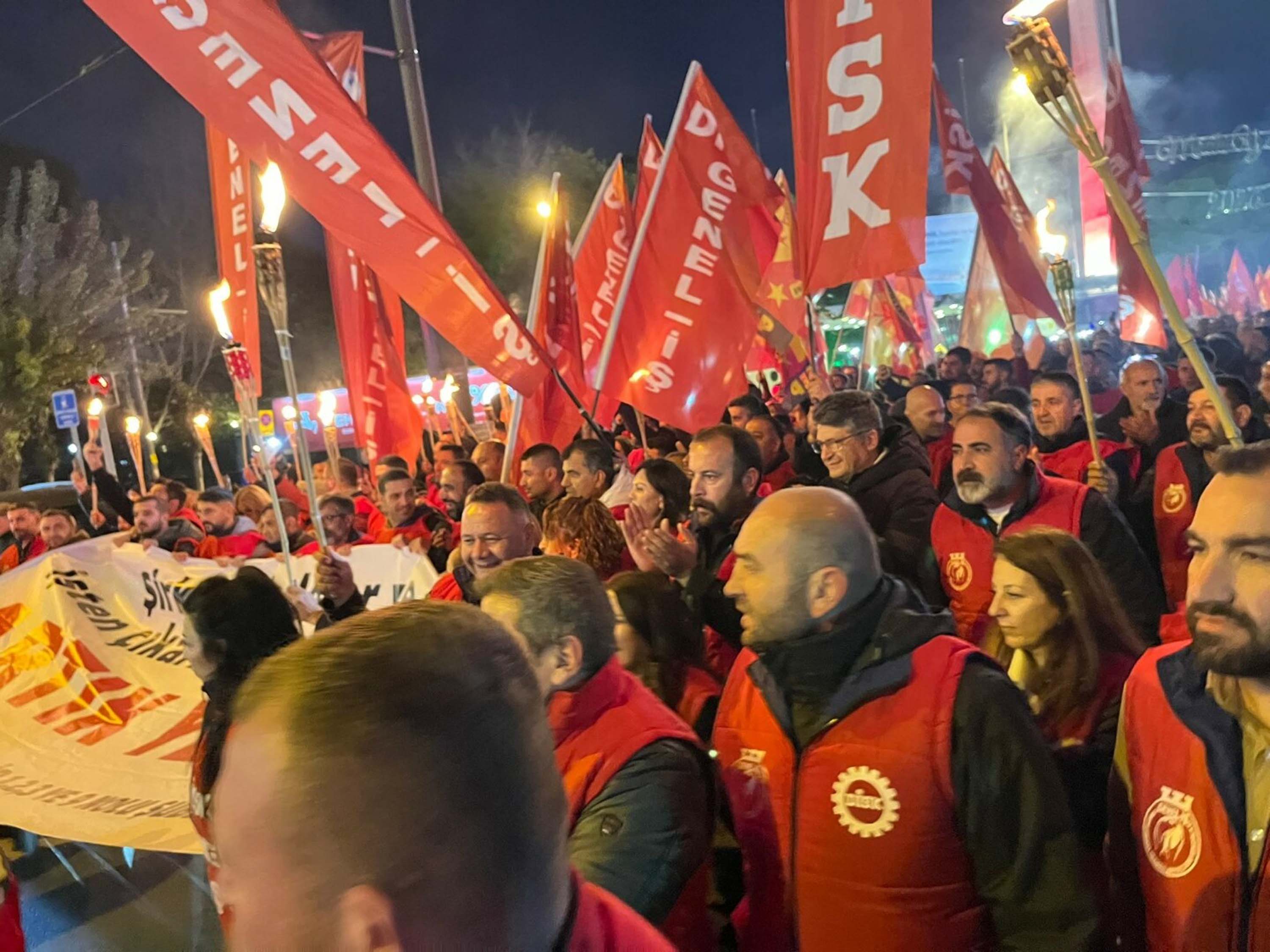 İzmir işçi eylemi kalabalık