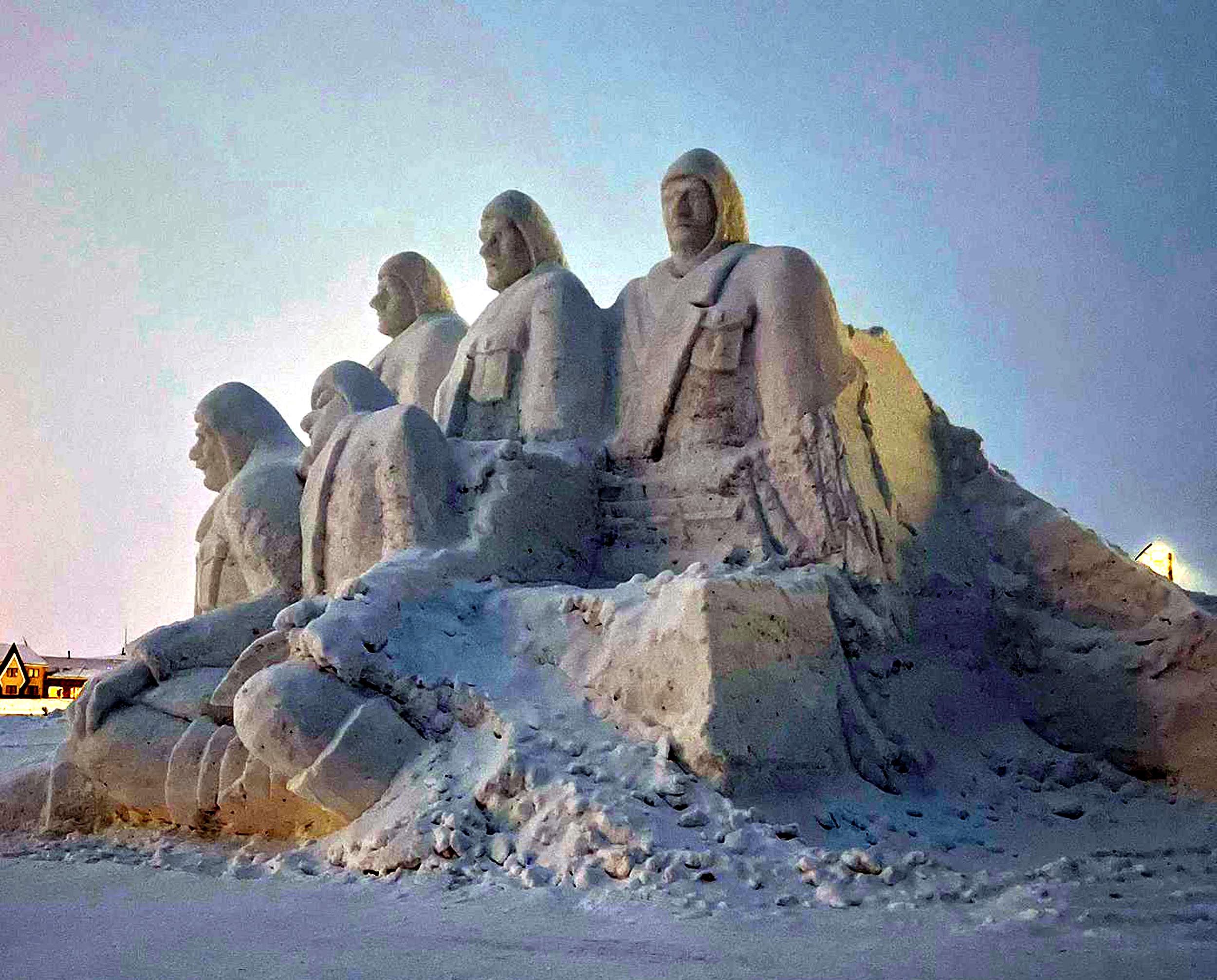 Sarıkamış şehitleri anısına kardan eserler