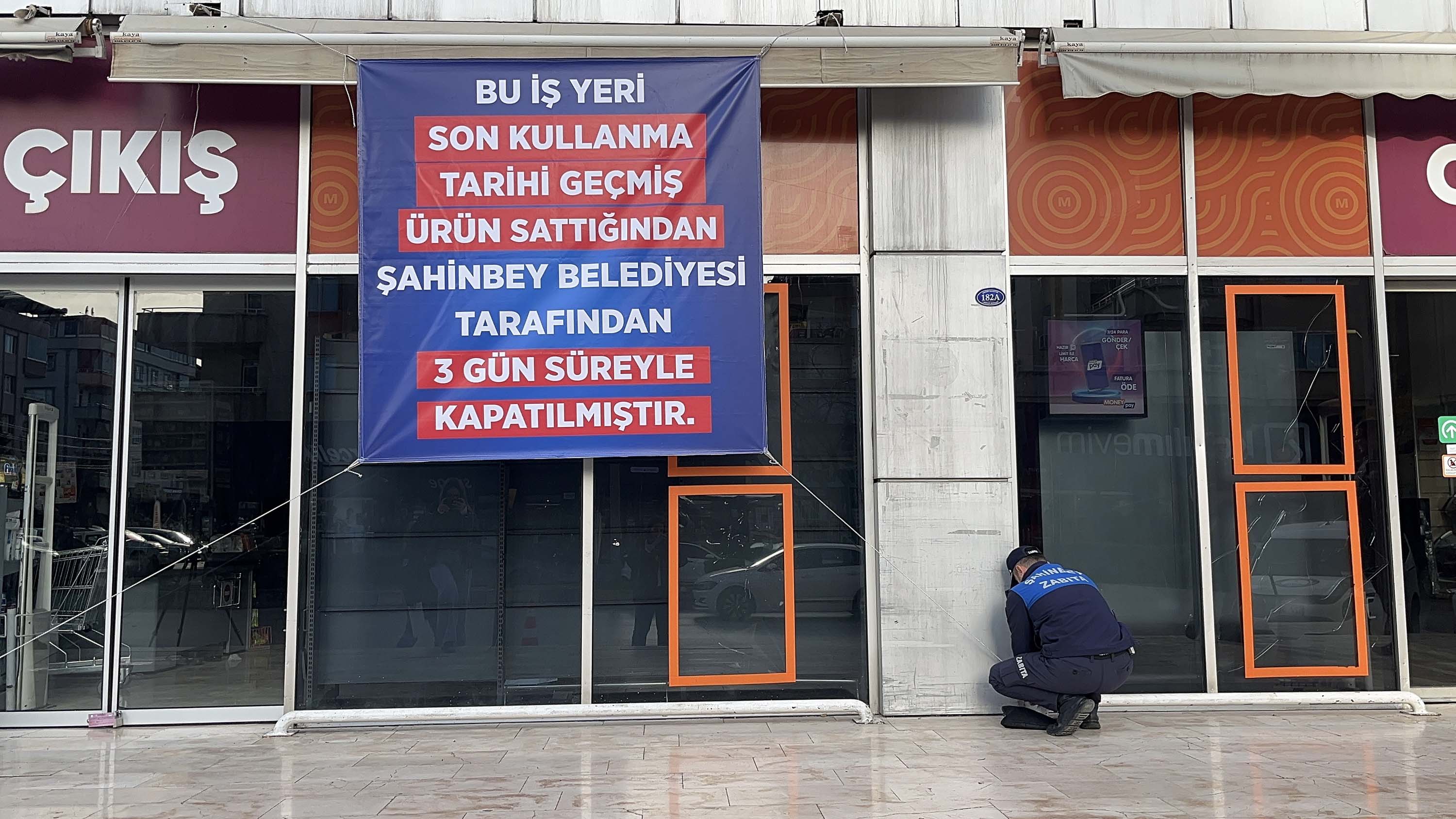 Şahinbey Belediye Başkanı Mehmet Tahmazoğlu açıklama yapıyor