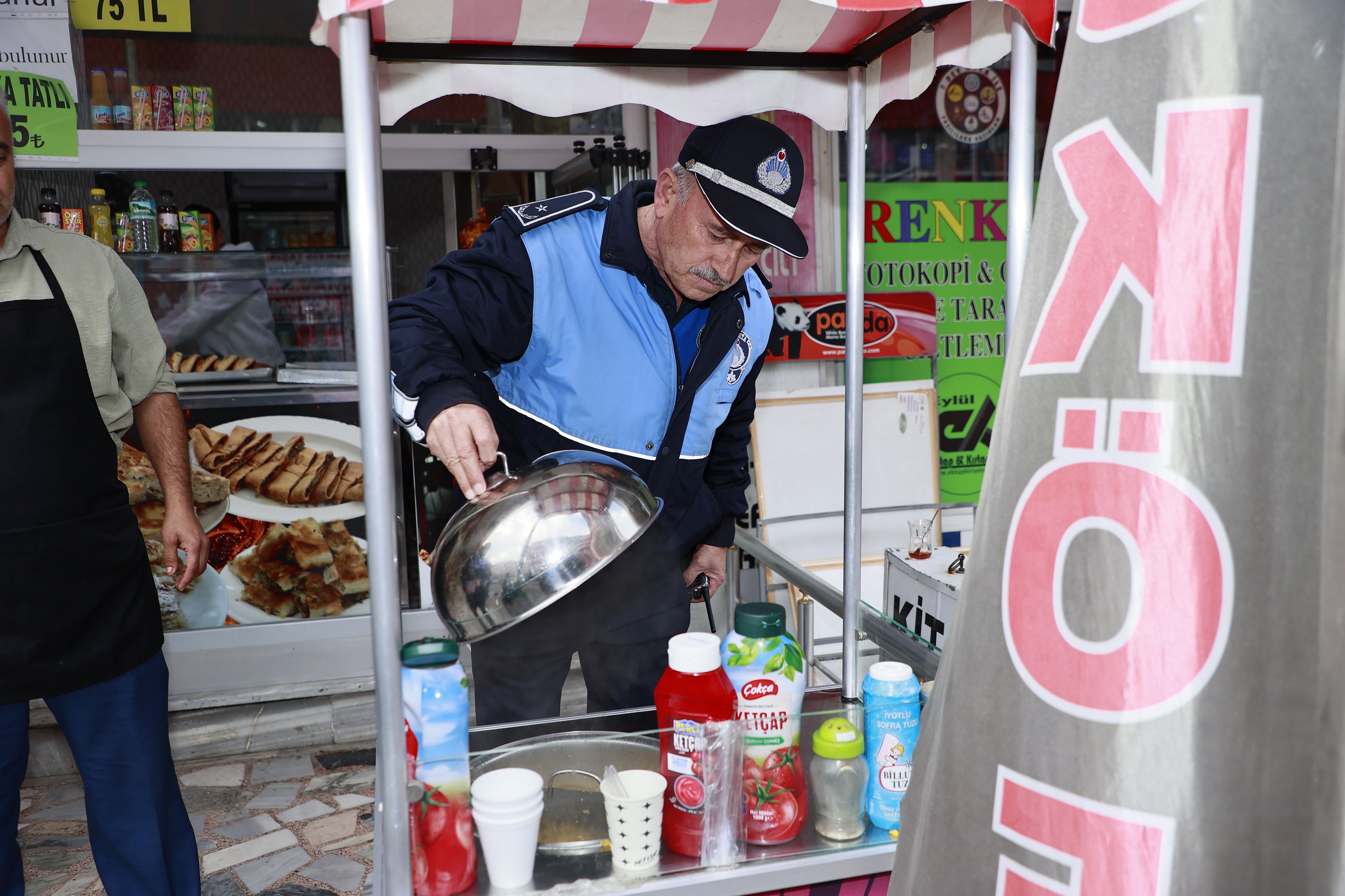 Zabıta ekipleri denetim yapıyor