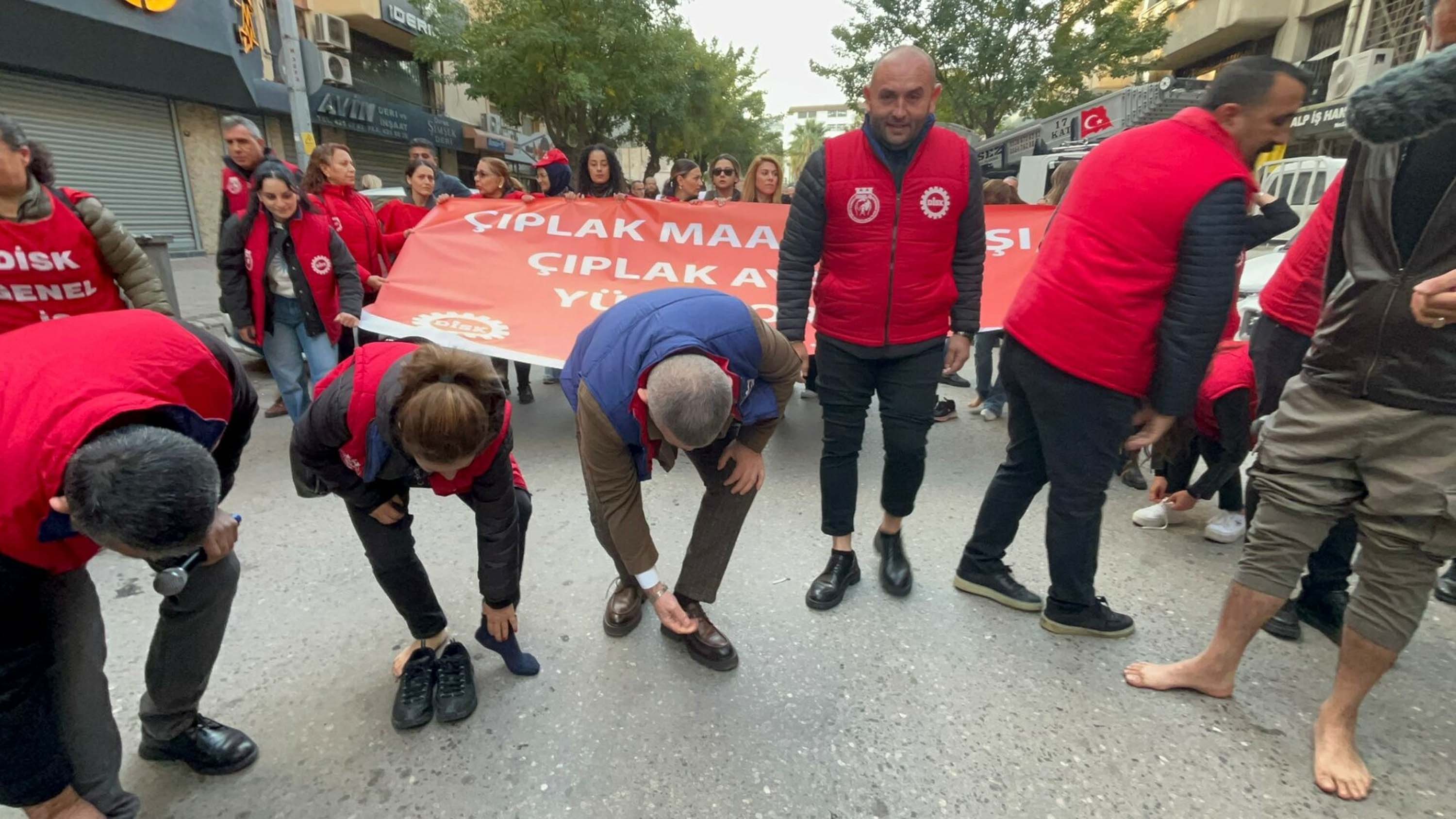 İzmir Büyükşehir Belediyesi işçileri eylemde