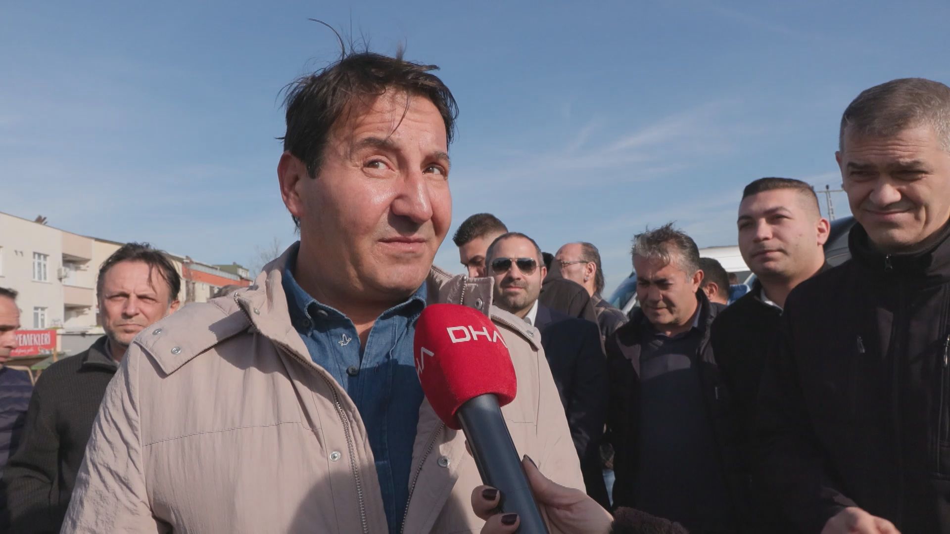 Acente sahibi Önder Yücedağ açıklama yapıyor