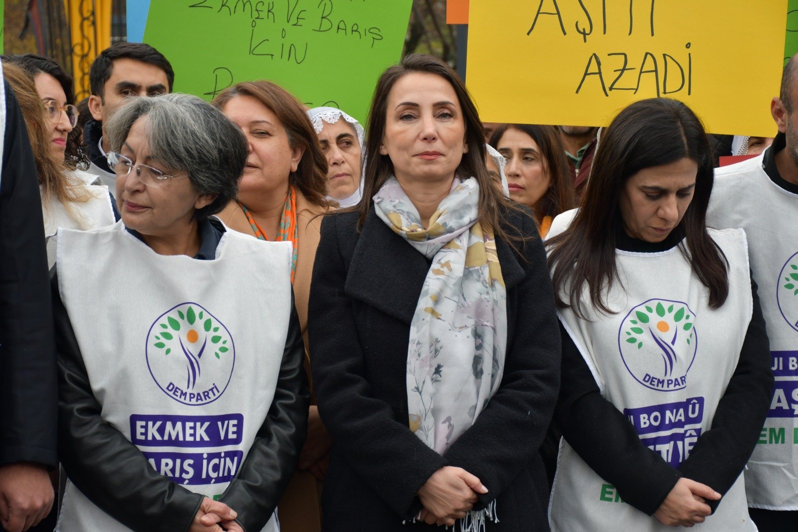 Tülay Hatimoğulları konuşma yaparken