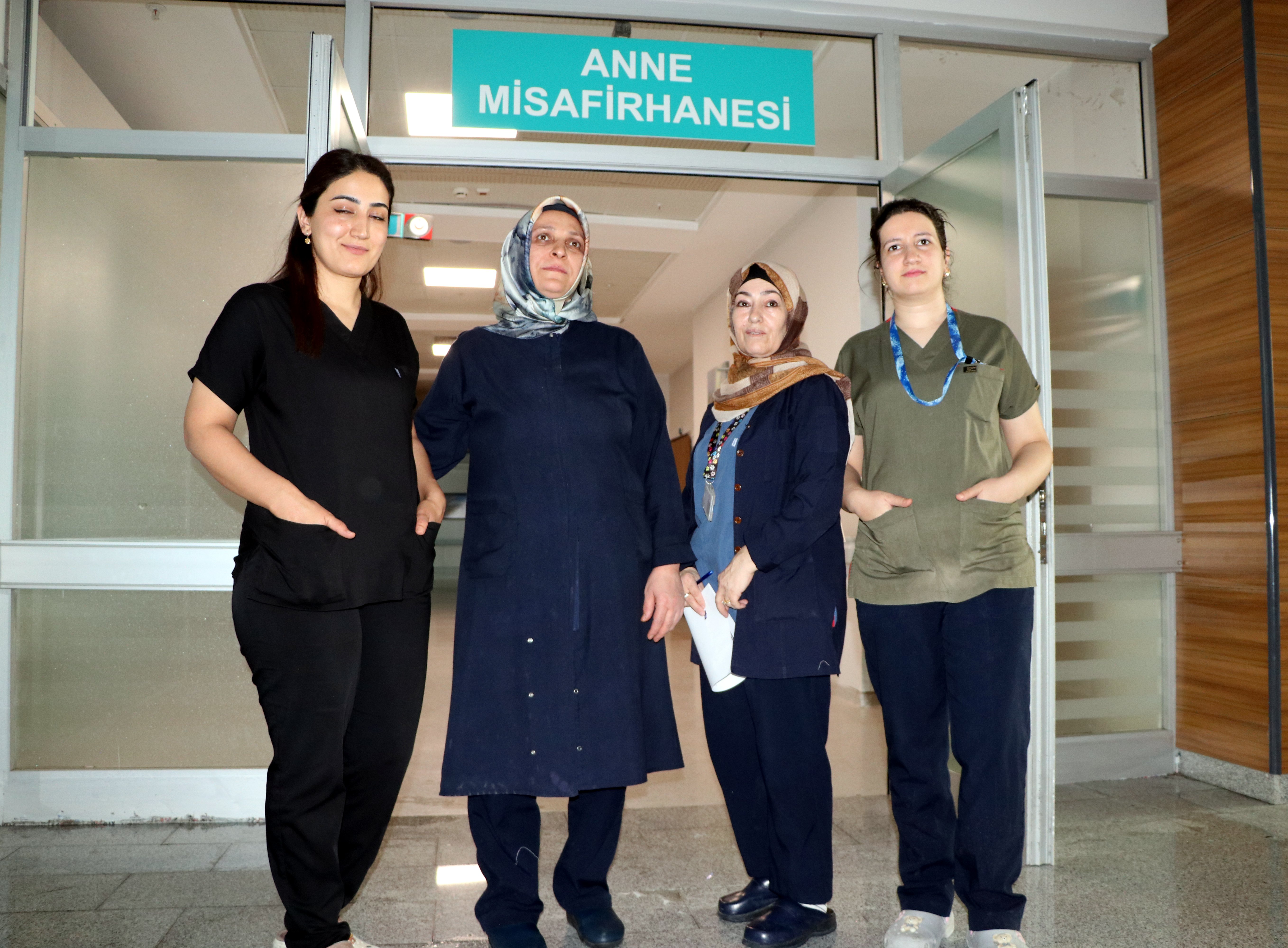 Anne ve sağlık çalışanı