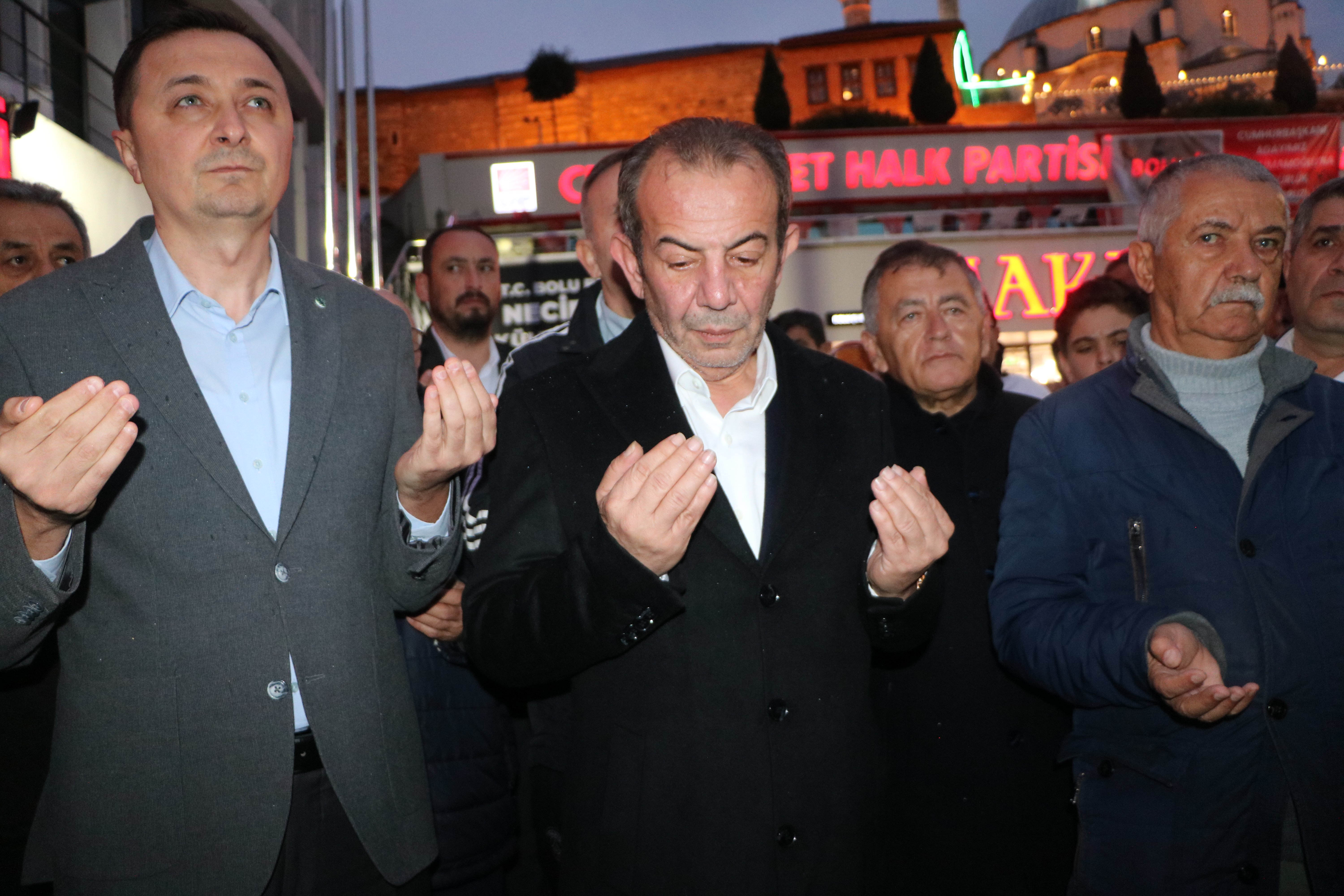 Tanju Özcan helallik istiyor