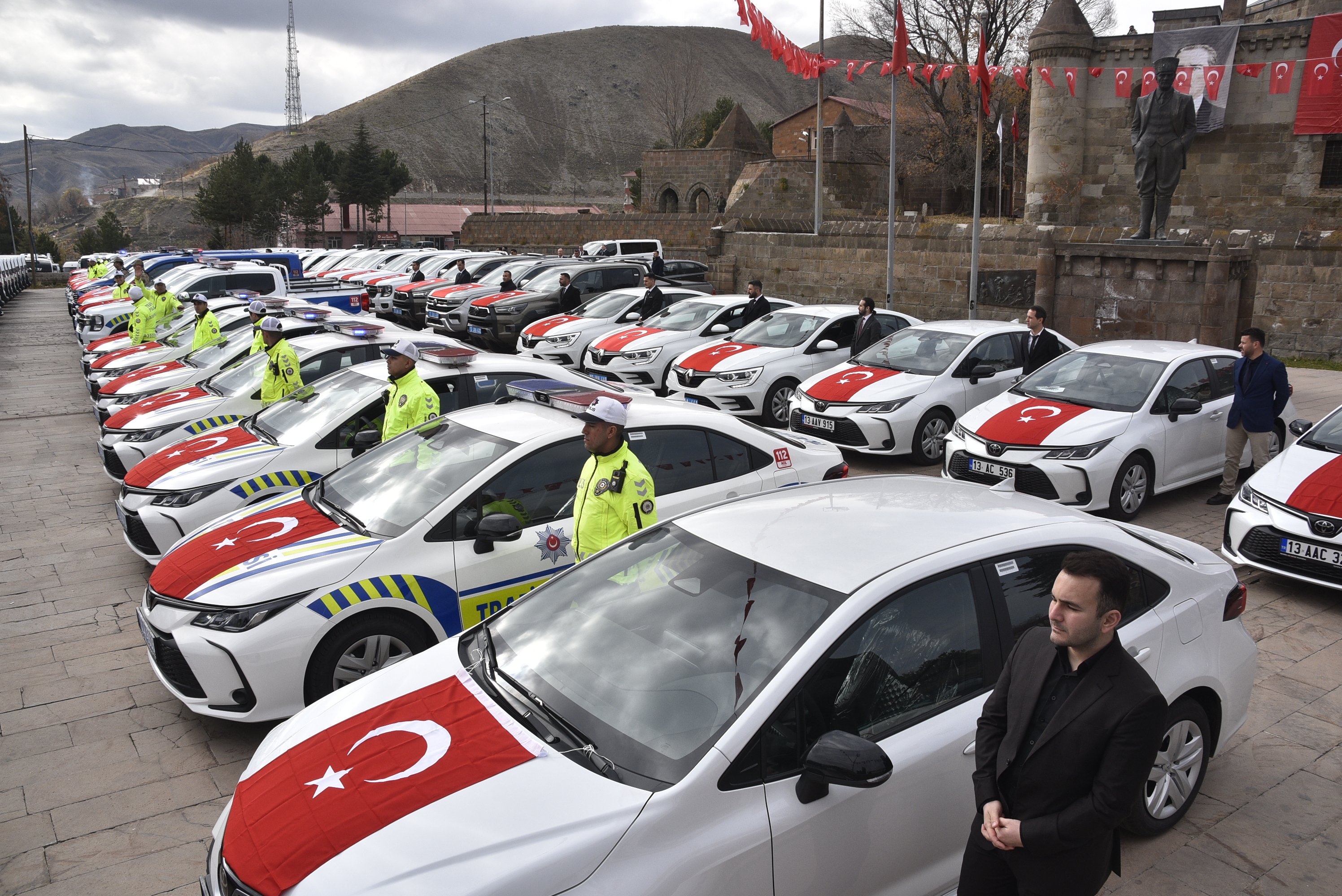 Bitlis araç teslim töreni genel görünüm
