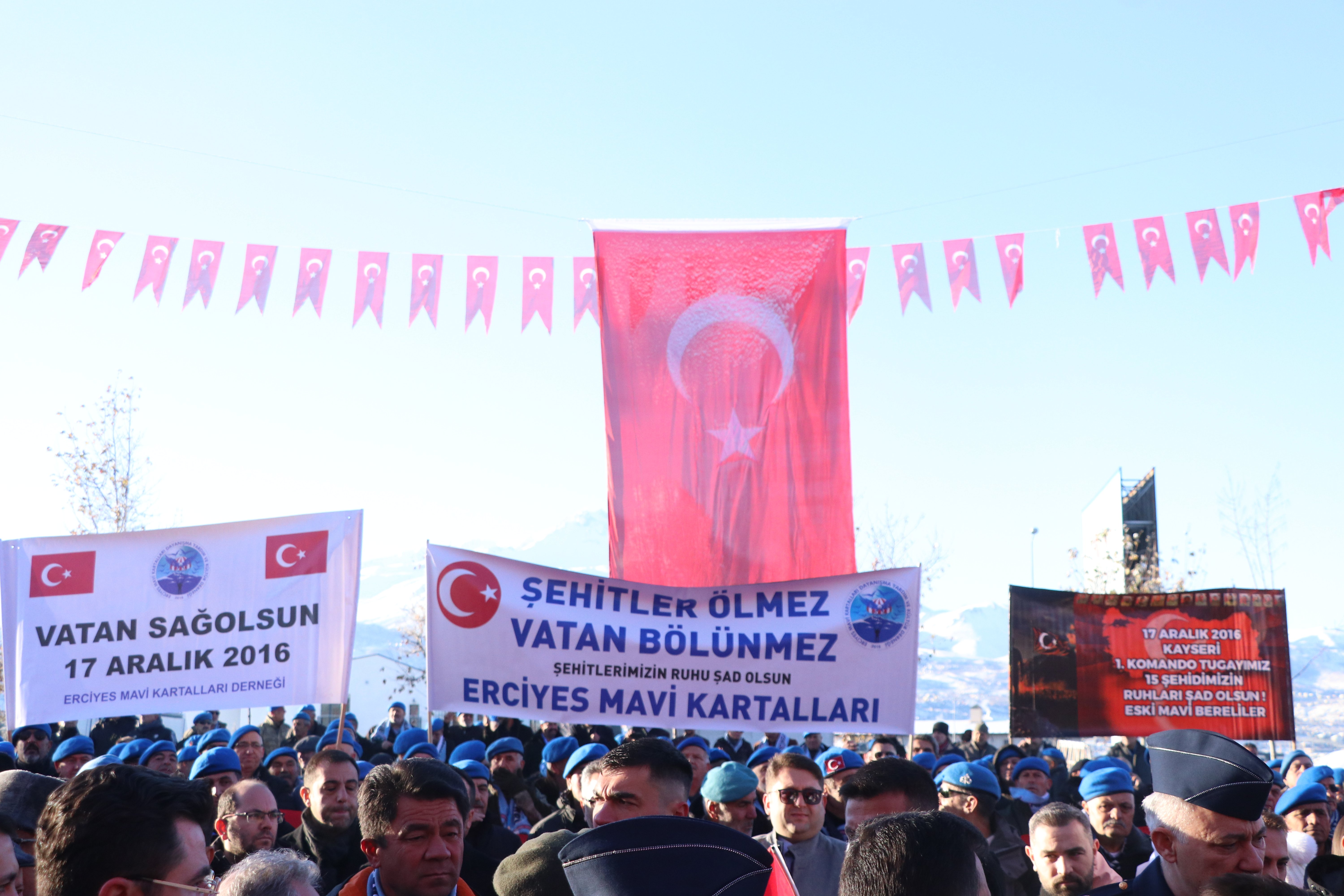 Kayseri şehit anma töreni karanfil