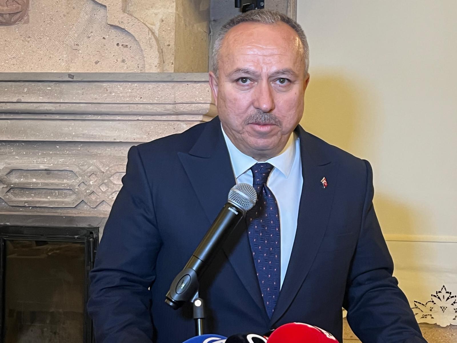 Nevşehir Valisi Ali Fidan araç teslim töreninde konuşma yapıyor