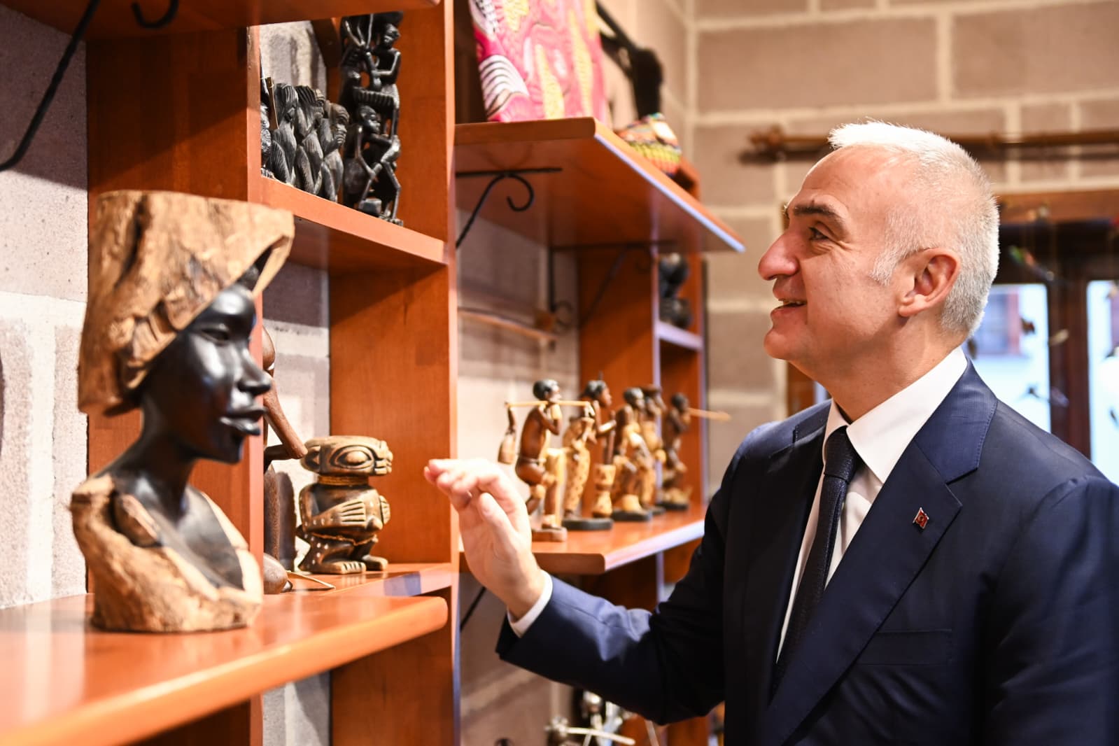 Bakan Mehmet Nuri Ersoy Afrika Kültür Evi ziyareti