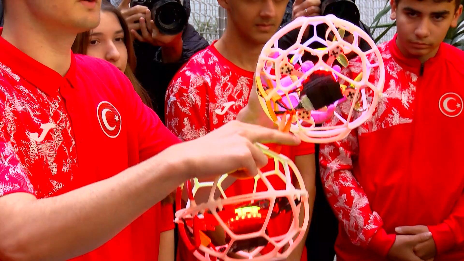 Bakan Tekin öğrencilerle