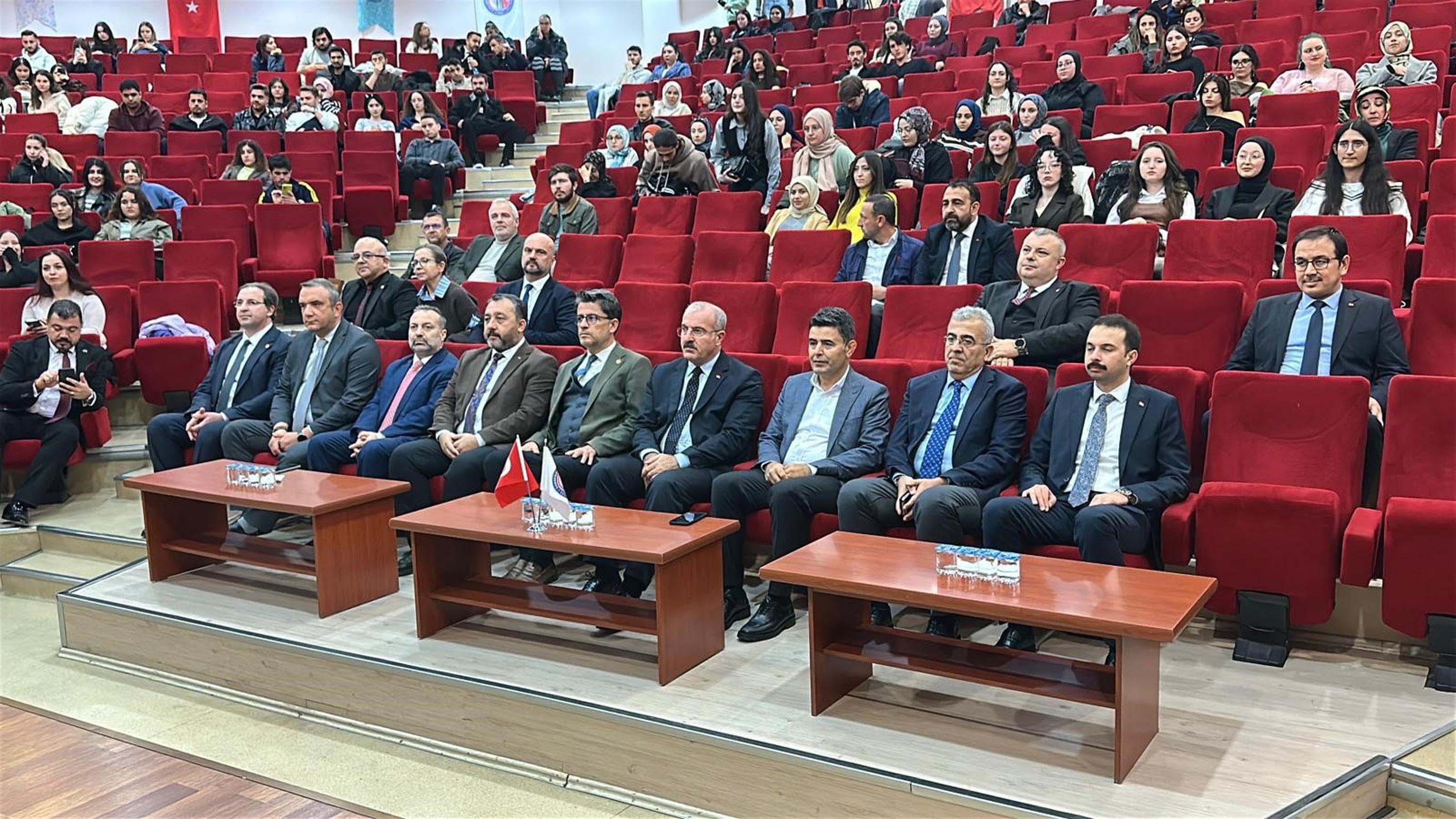 Bakan Yardımcısı Osman Boyraz konuşma yapıyor