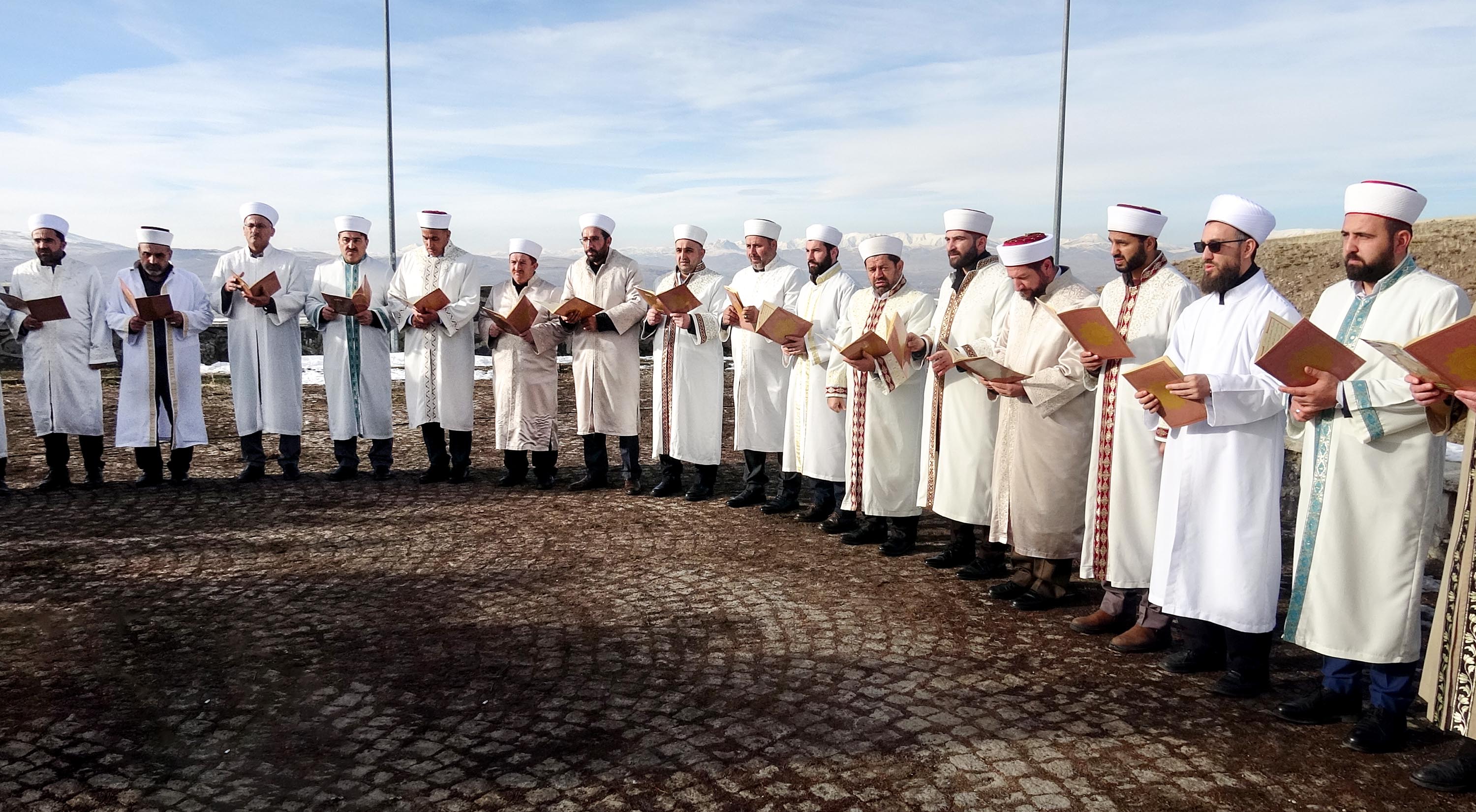 Erzurum 1001 Hatim Başlangıcı Pir Ali Baba Türbesi