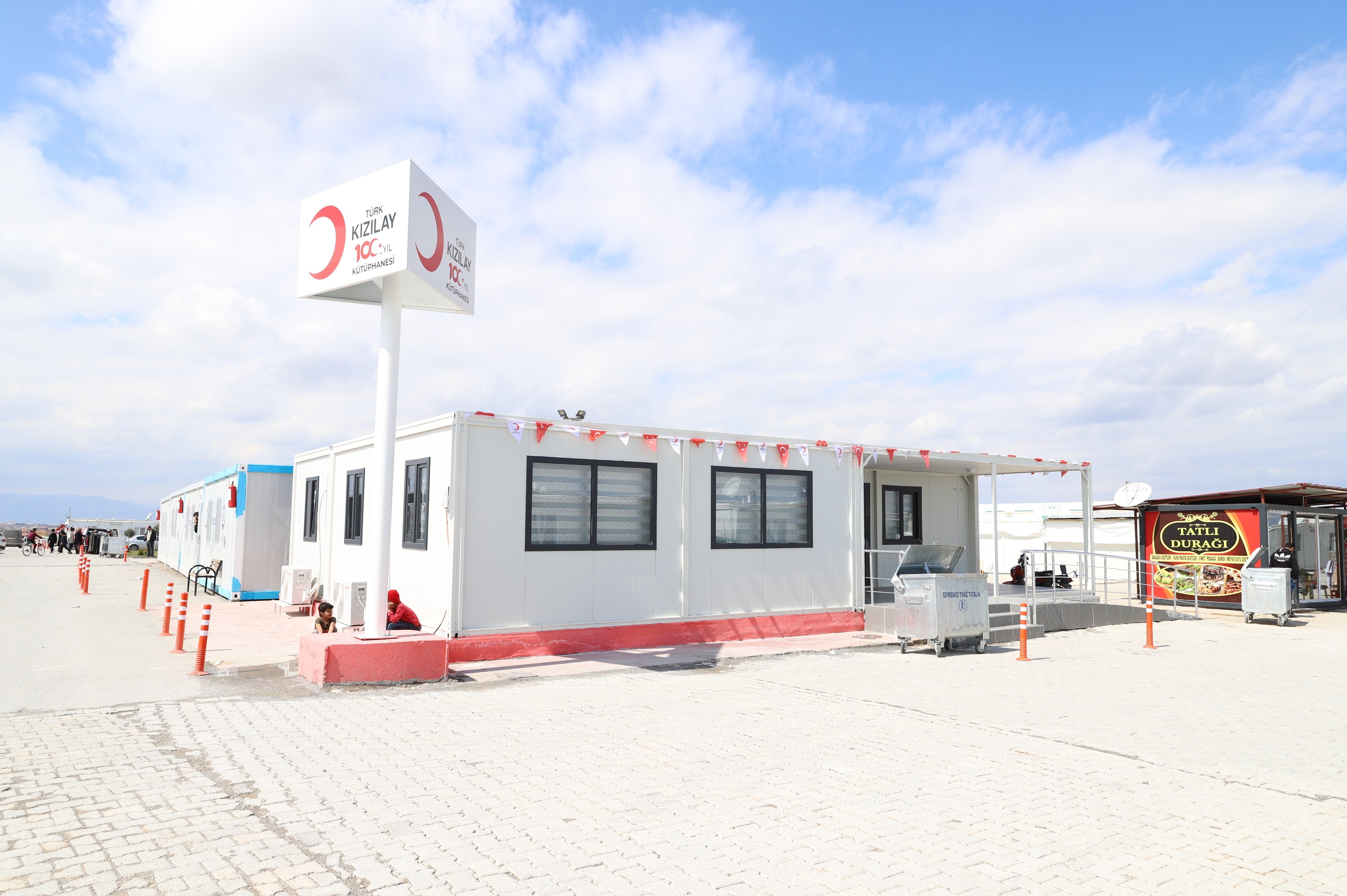 Kızılay kütüphanesi iç görünüm