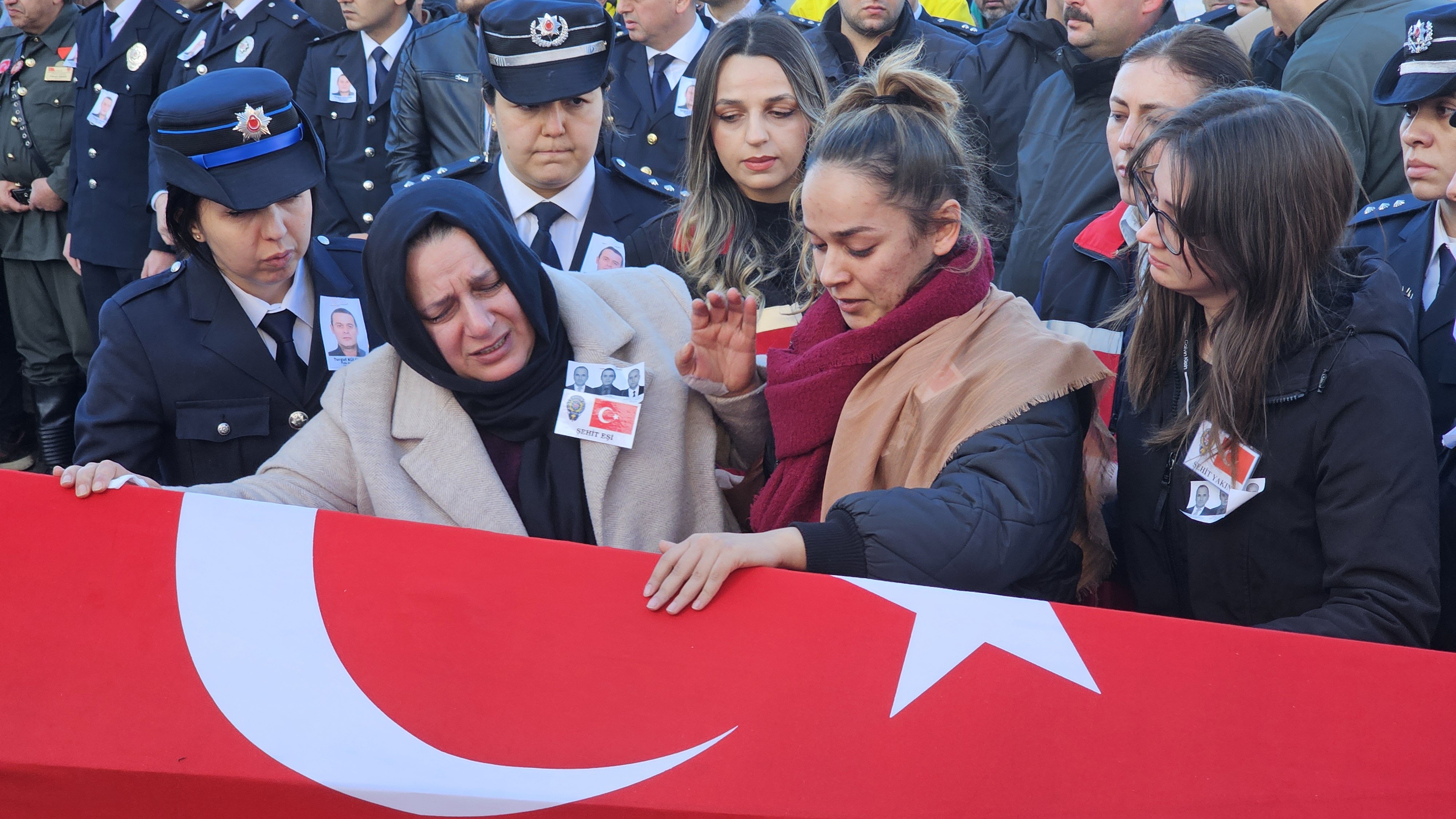 Şehit Polis Memuru Külünk Mezarı Başında